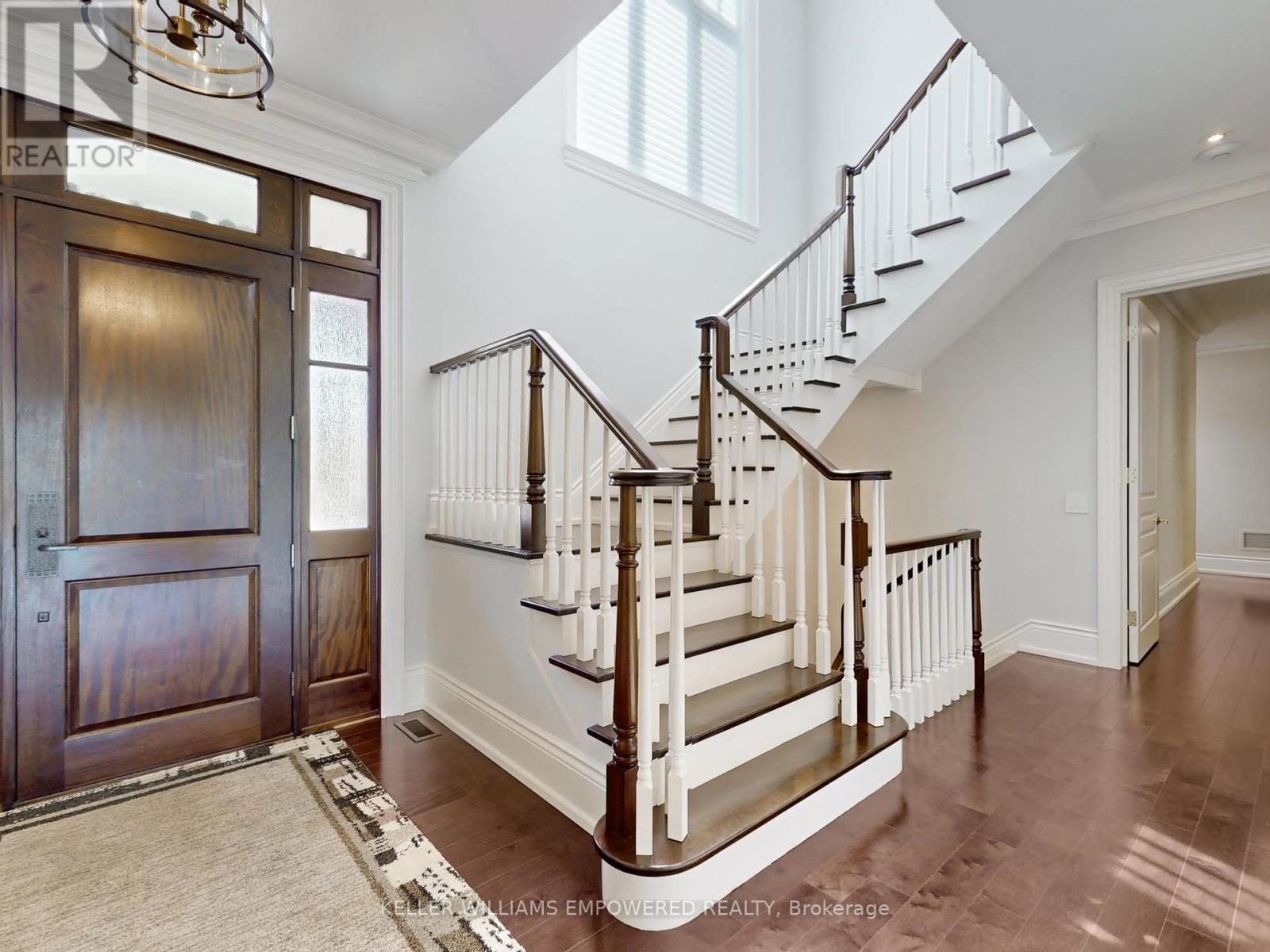 Photo 6 of 12 Macleod Estate Court, Richmond Hill ON