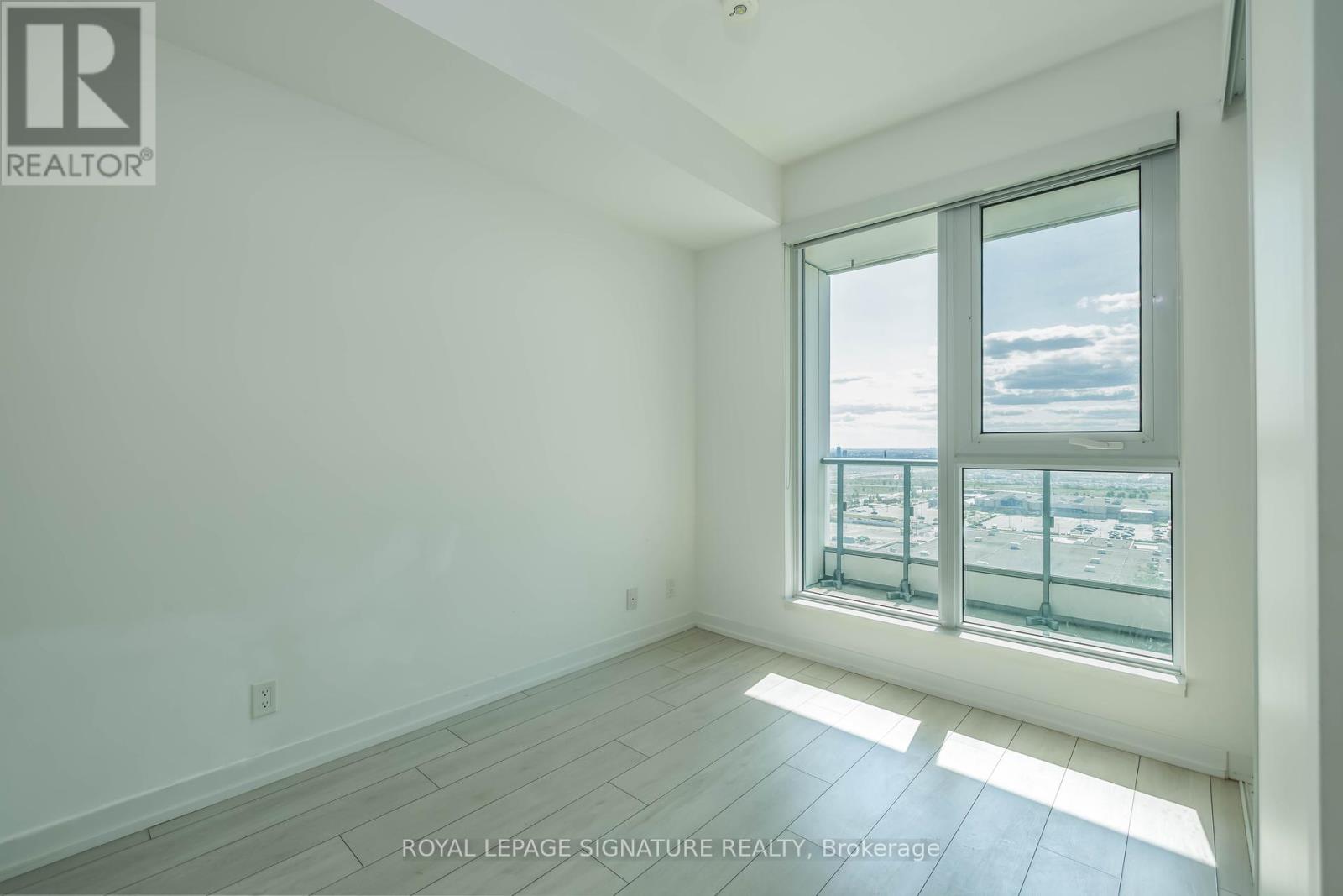 Photo 9 of 1810 950 Portage Parkway, Vaughan ON