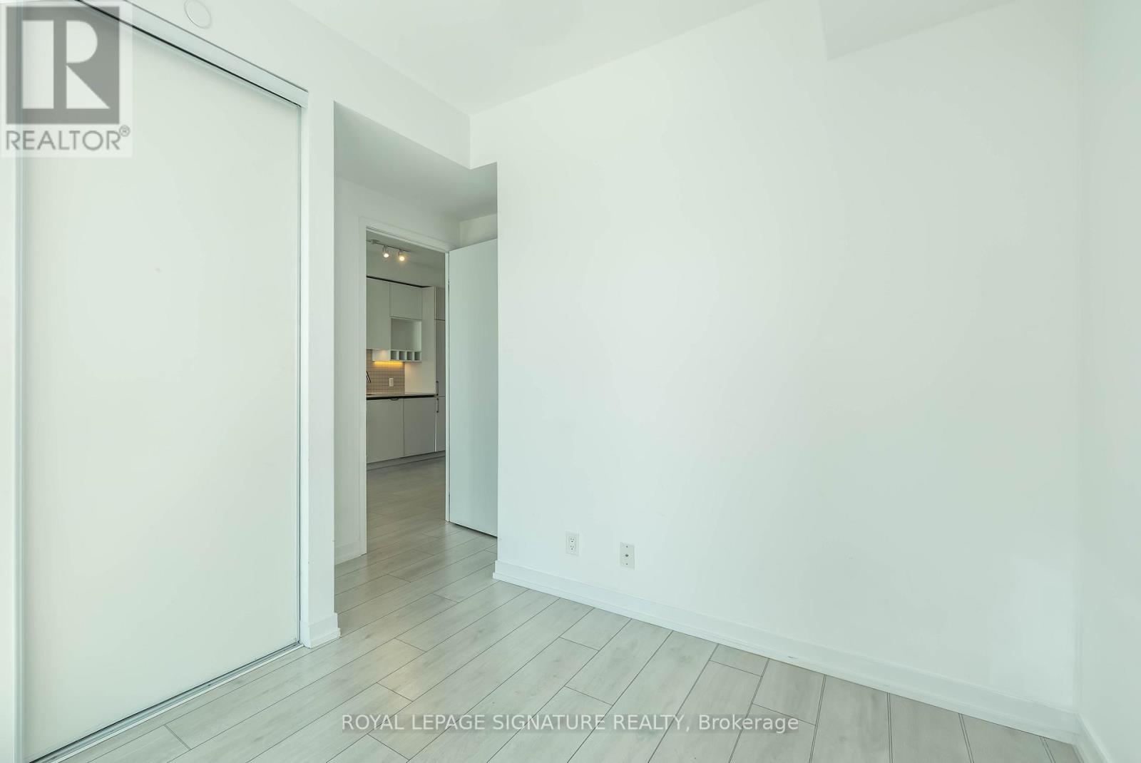 Photo 16 of 1810 950 Portage Parkway, Vaughan ON