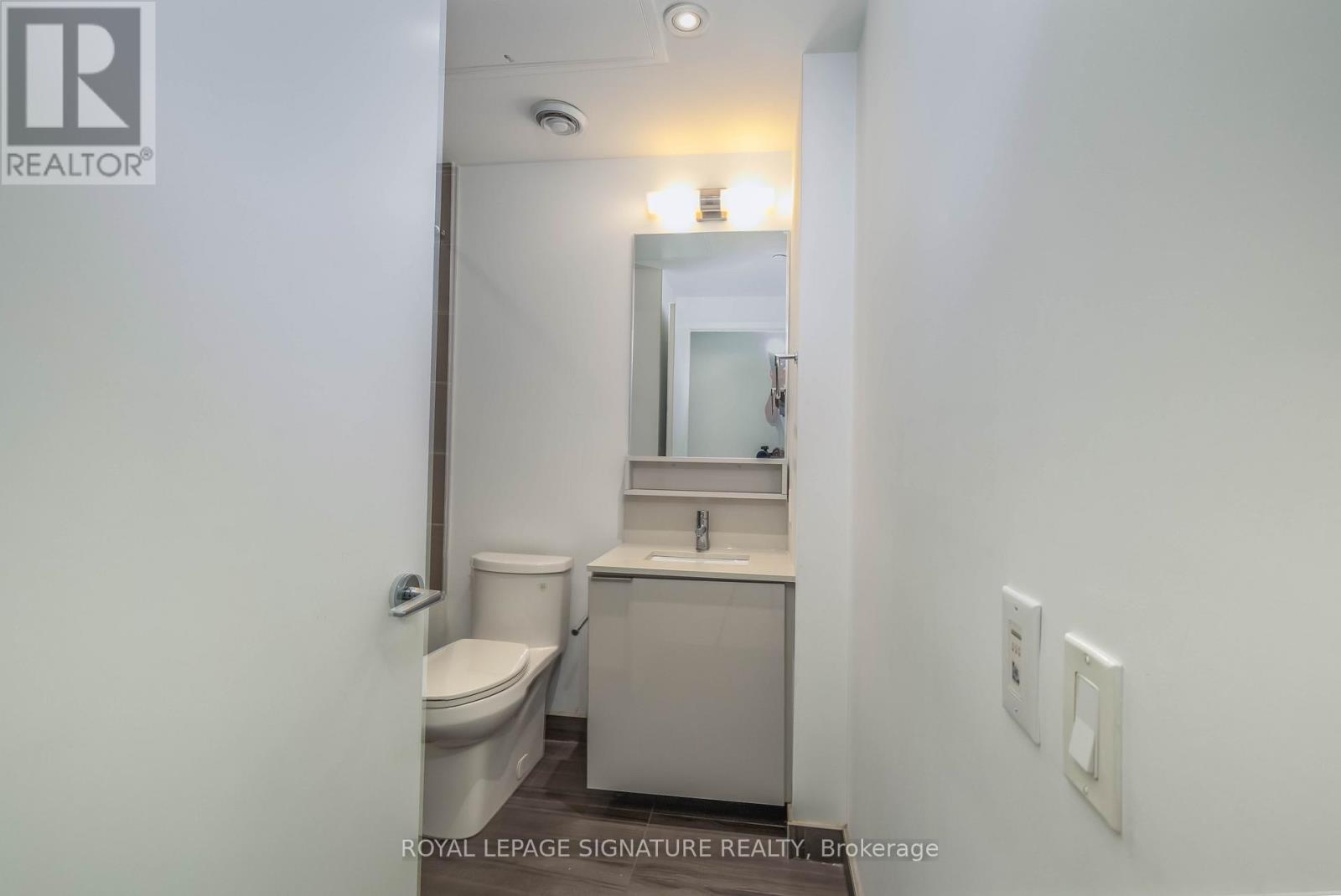 Photo 13 of 1810 950 Portage Parkway, Vaughan ON
