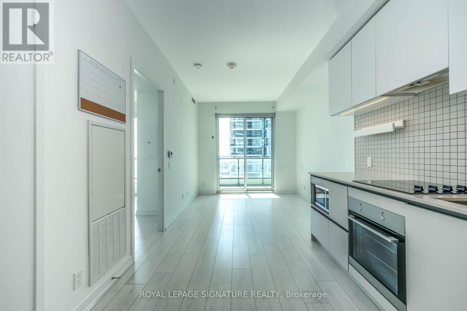 Photo 7 of 1810 950 Portage Parkway, Vaughan ON
