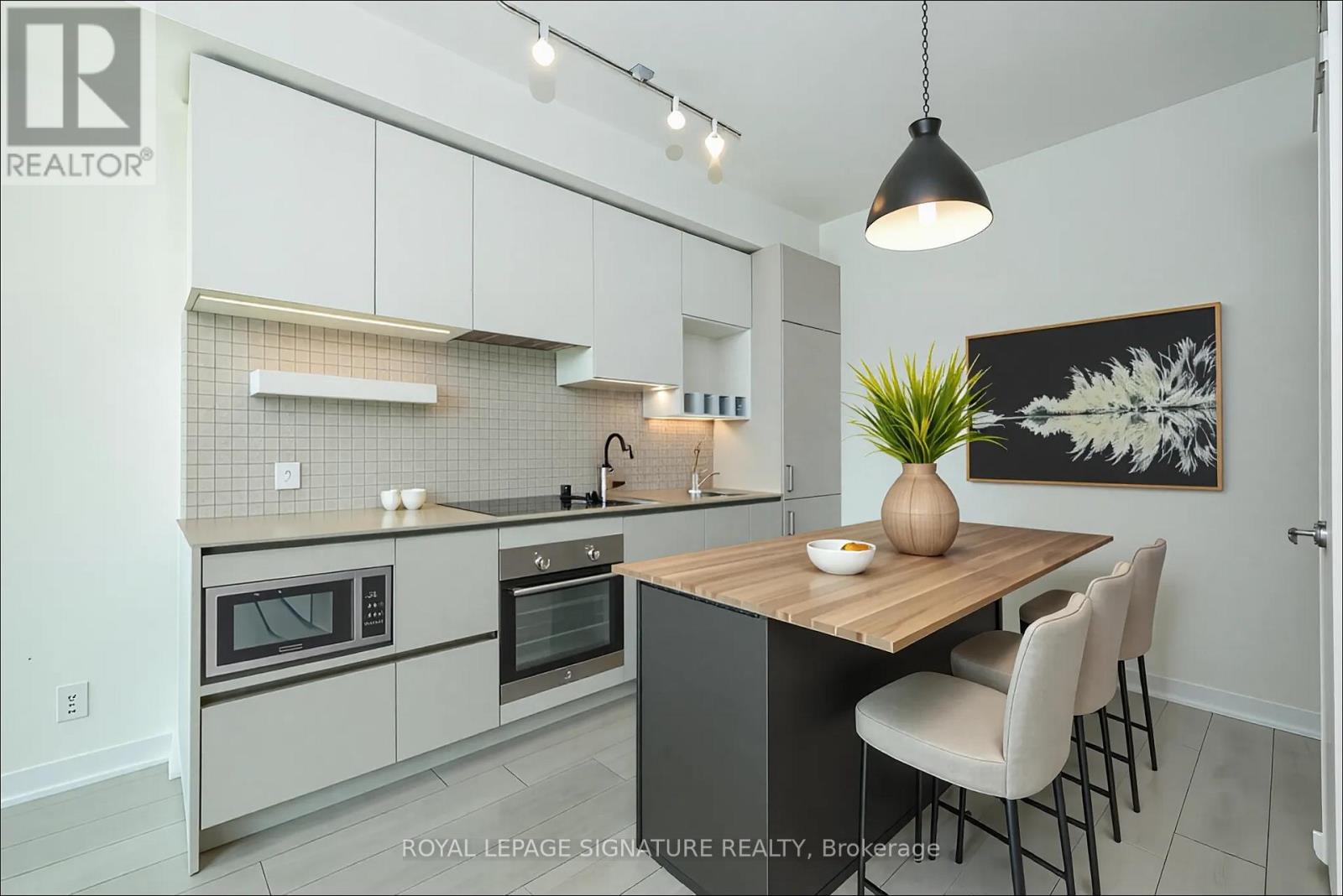Photo 20 of 1810 950 Portage Parkway, Vaughan ON