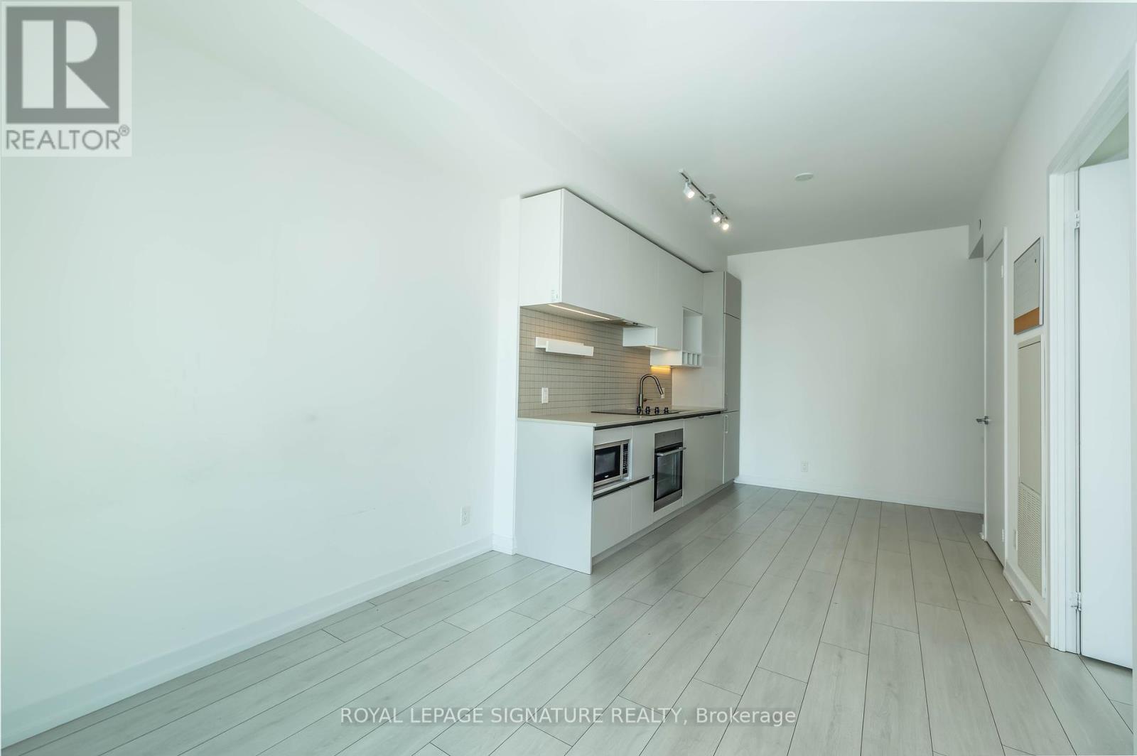 Photo 8 of 1810 950 Portage Parkway, Vaughan ON
