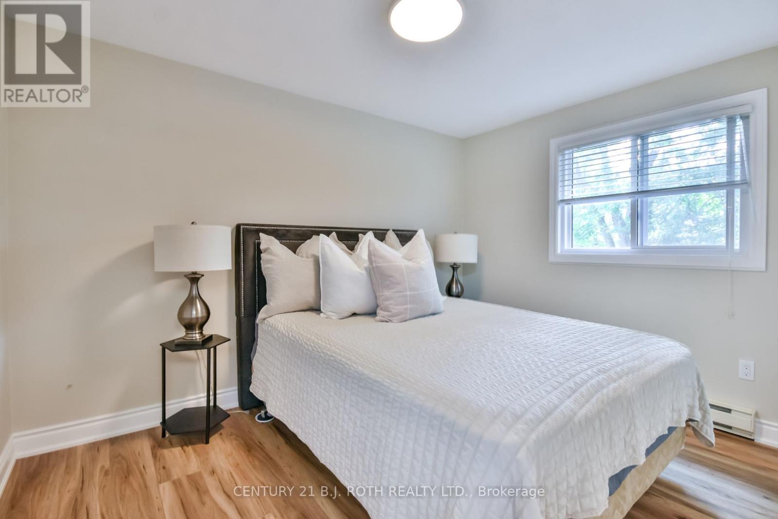 Photo 14 of 49 Ridgeway Avenue, Barrie ON