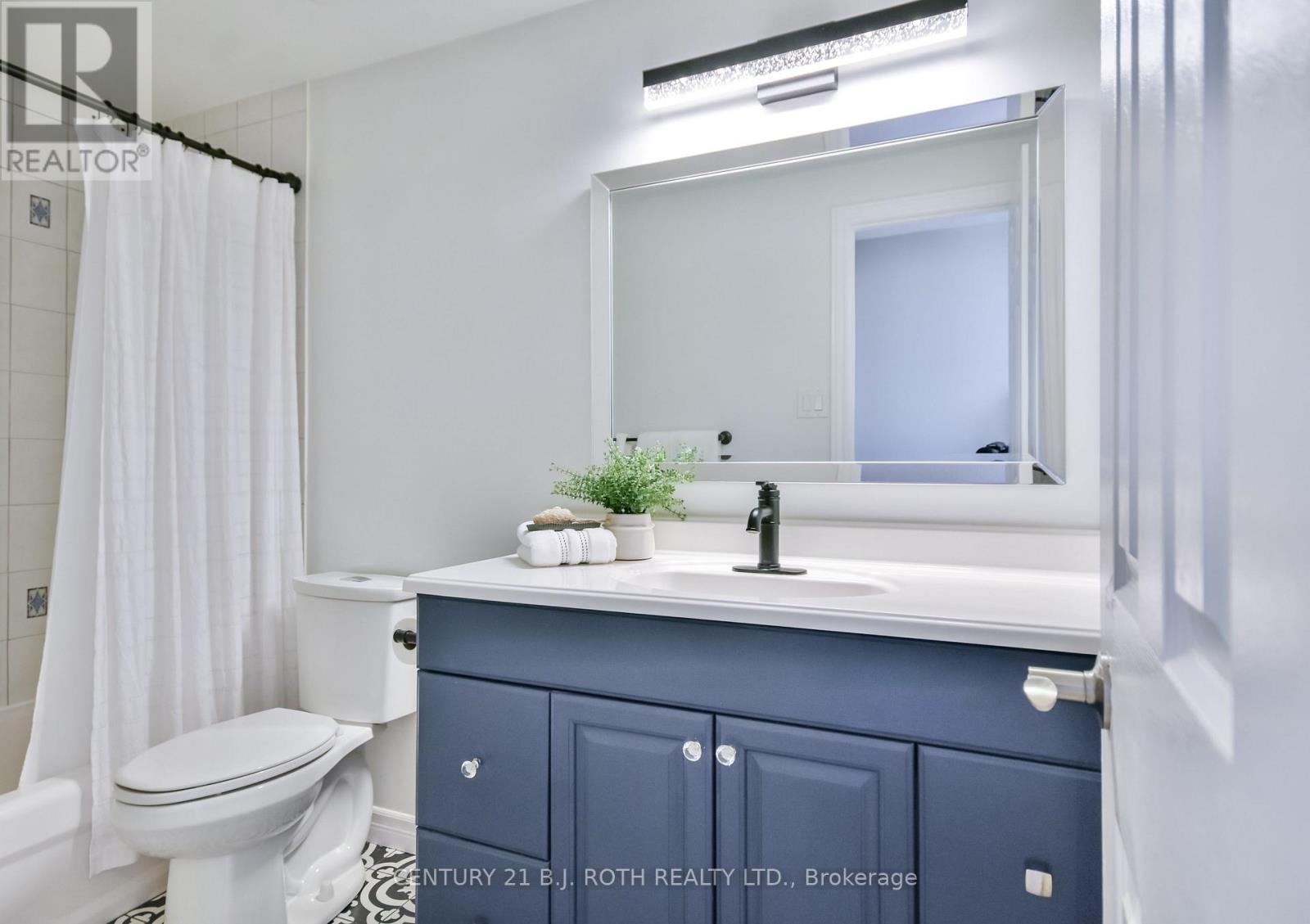 Photo 18 of 49 Ridgeway Avenue, Barrie ON