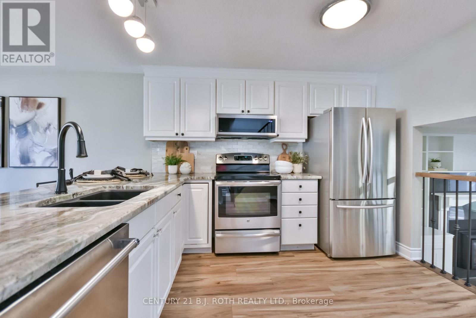 Photo 7 of 49 Ridgeway Avenue, Barrie ON