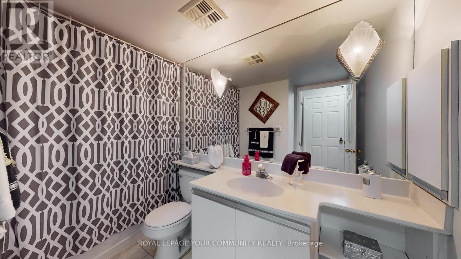 Photo 11 of 404 24 Hanover Road, Brampton ON