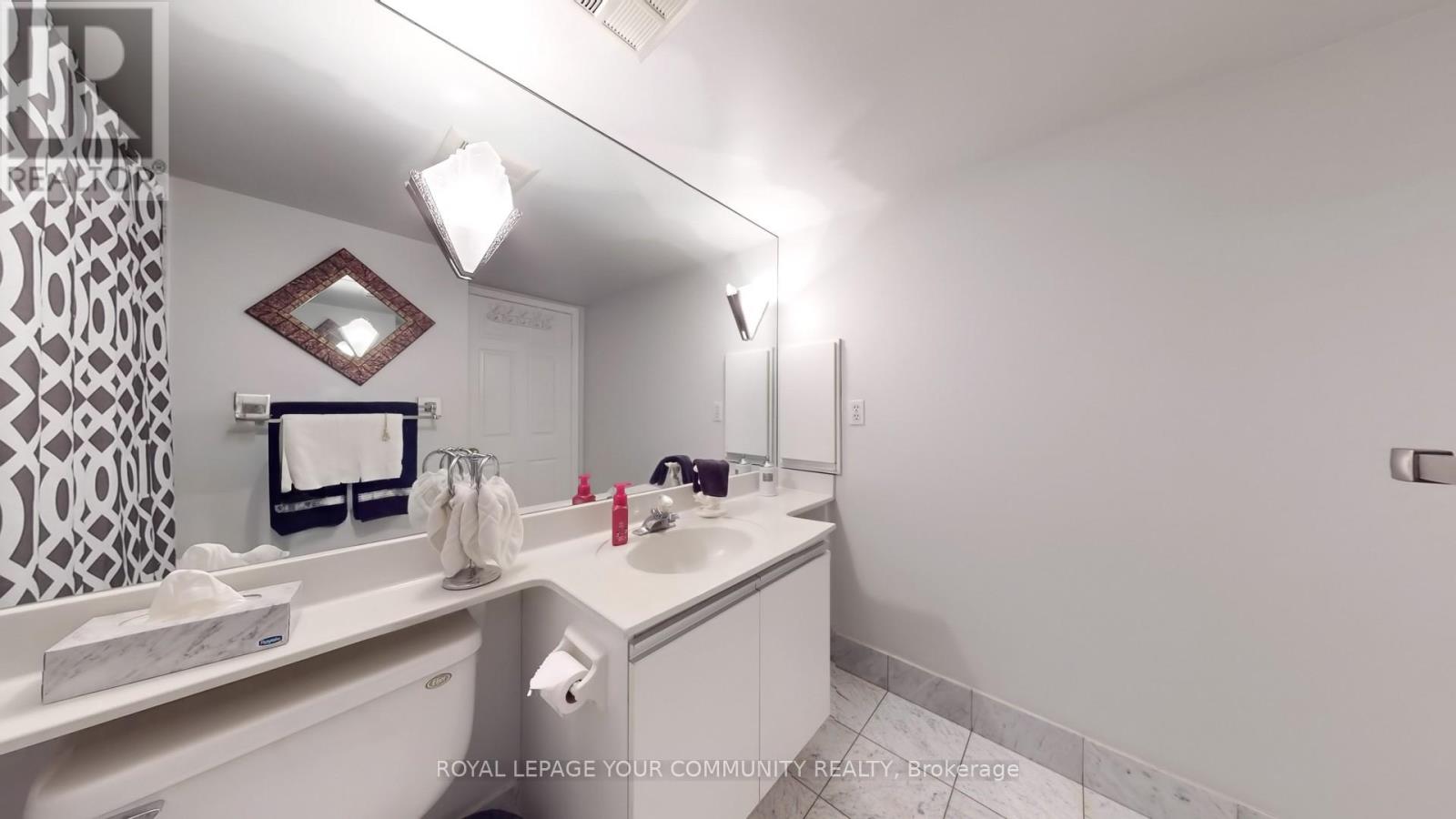 Photo 6 of 404 24 Hanover Road, Brampton ON