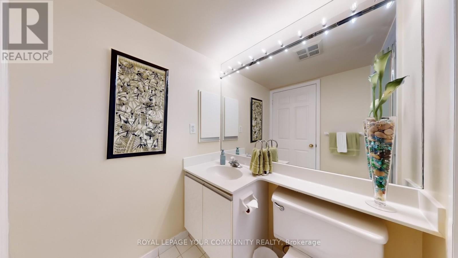 Photo 18 of 404 24 Hanover Road, Brampton ON