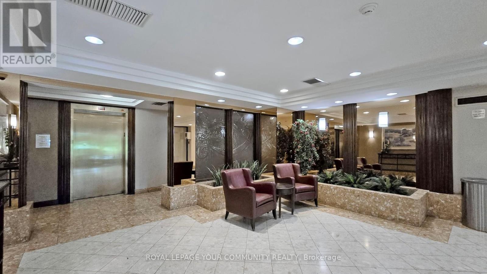 Photo 8 of 404 24 Hanover Road, Brampton ON