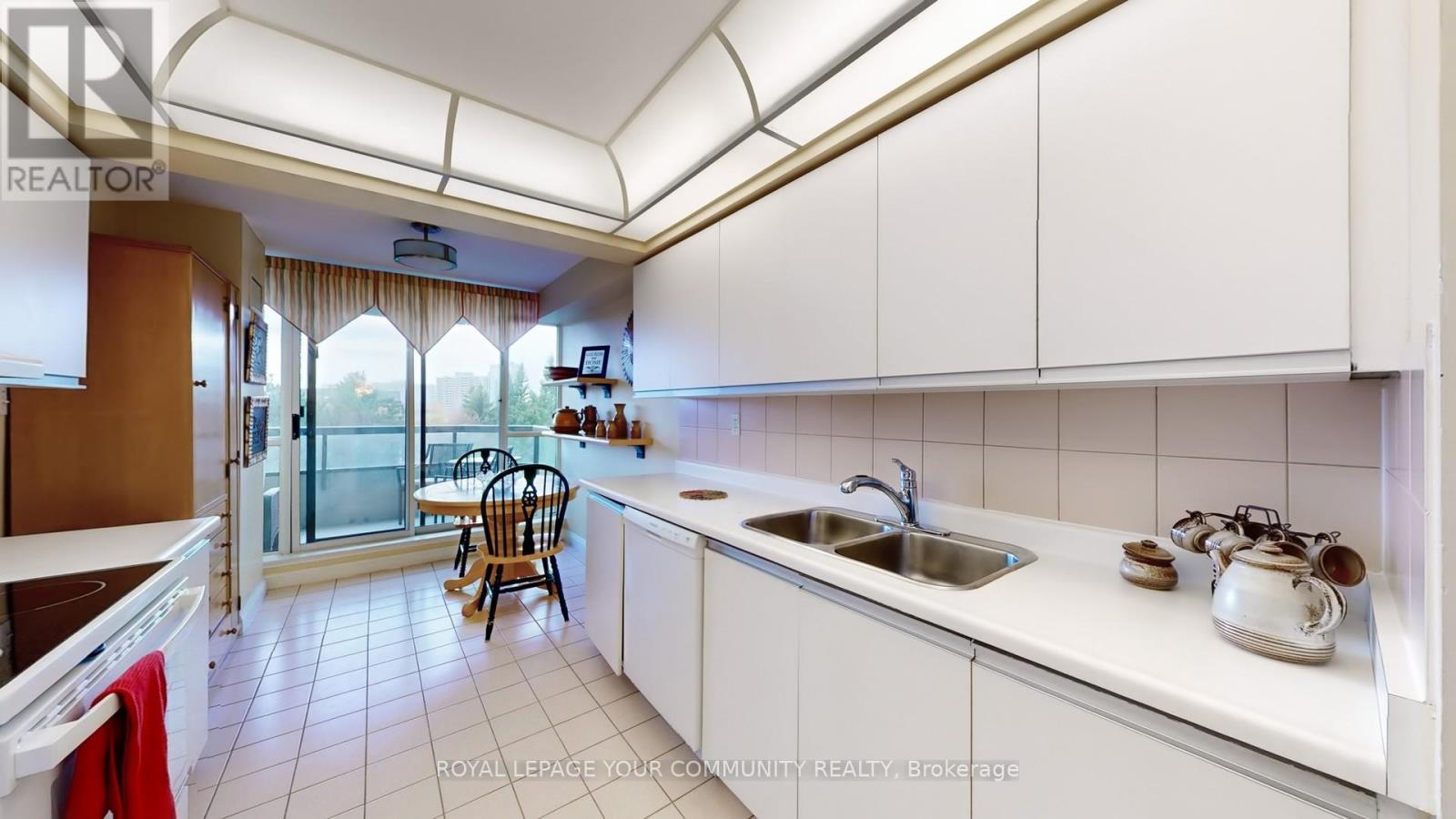 Photo 3 of 404 24 Hanover Road, Brampton ON