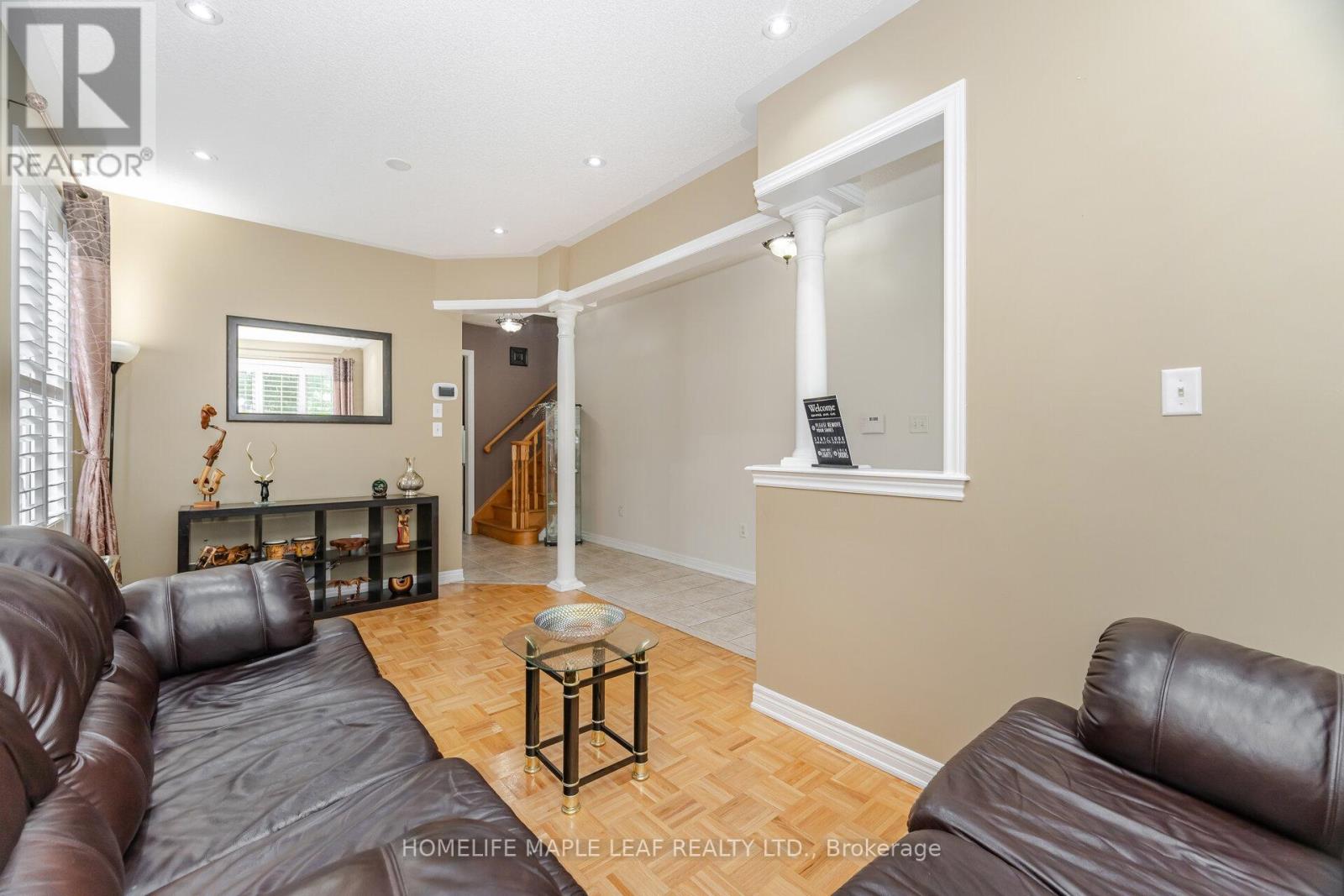 Photo 11 of 17 Eaglefield Gate, Brampton ON