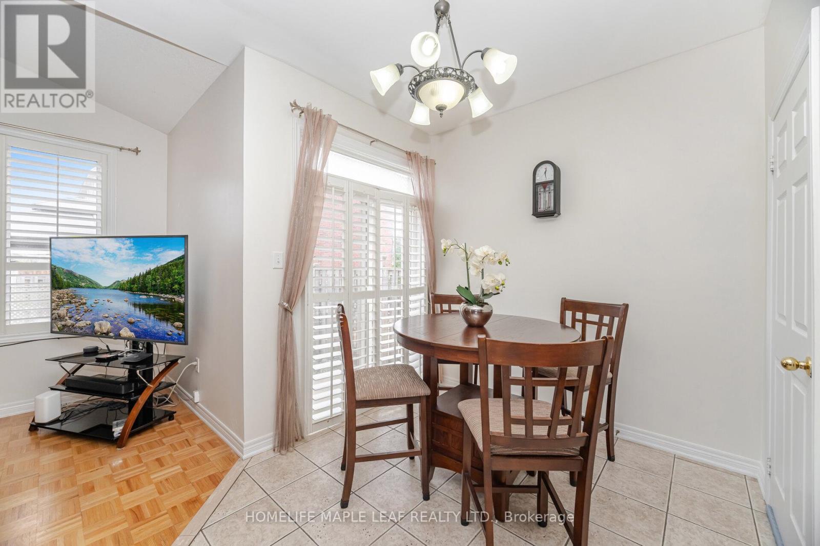 Photo 19 of 17 Eaglefield Gate, Brampton ON