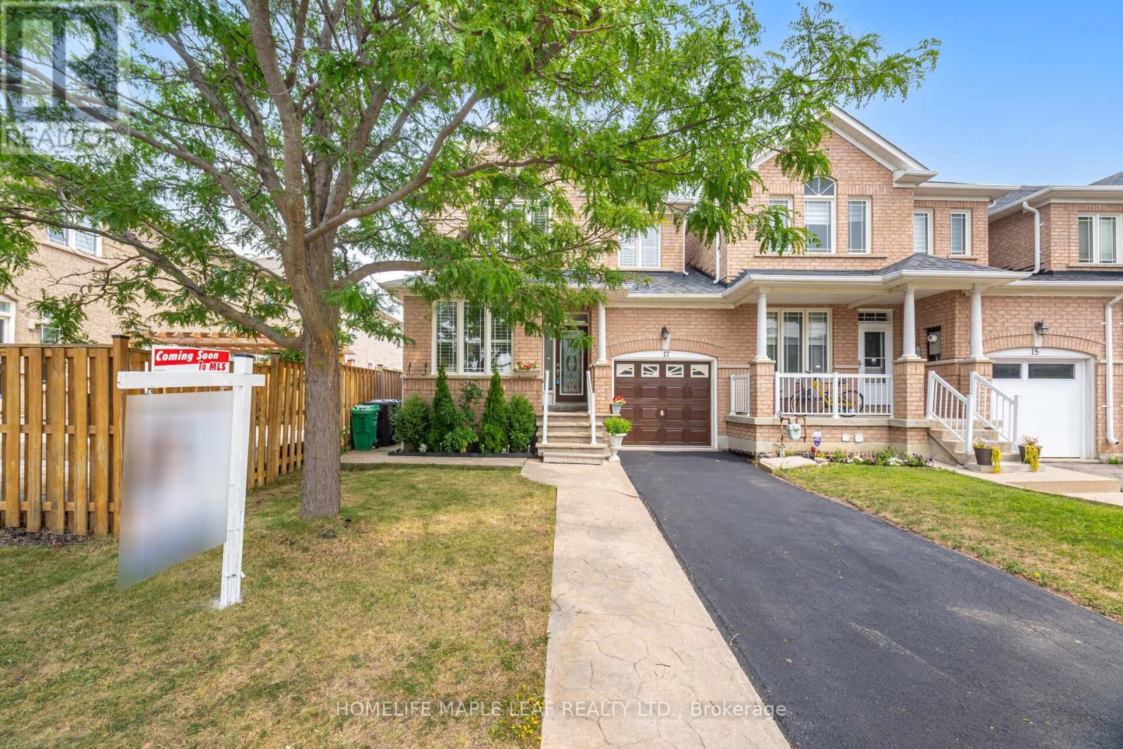 Photo 2 of 17 Eaglefield Gate, Brampton ON