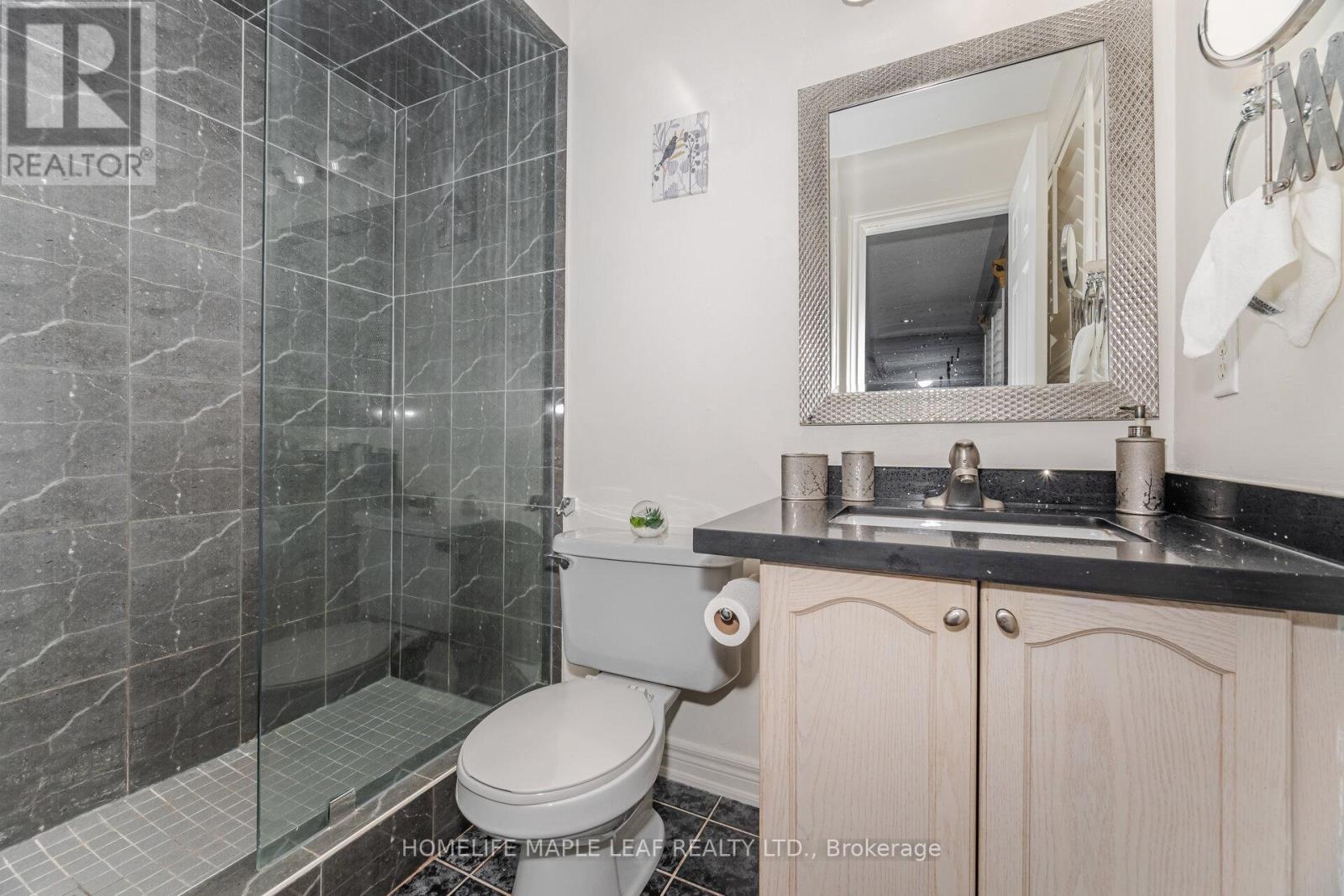 Photo 31 of 17 Eaglefield Gate, Brampton ON