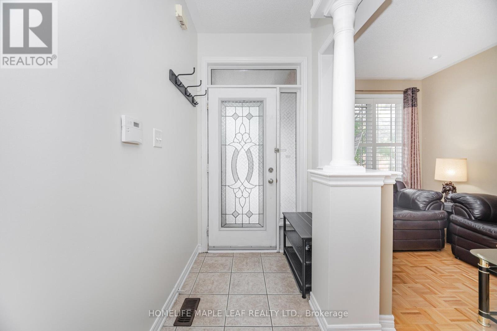 Photo 7 of 17 Eaglefield Gate, Brampton ON