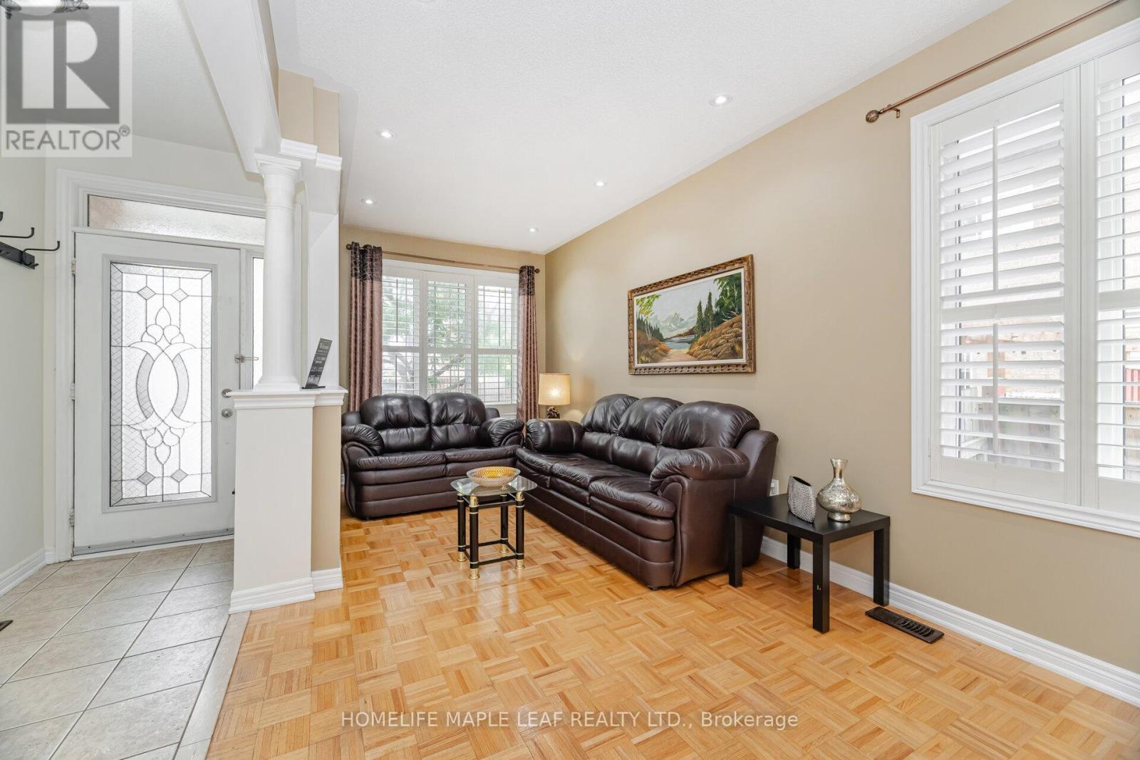 Photo 9 of 17 Eaglefield Gate, Brampton ON
