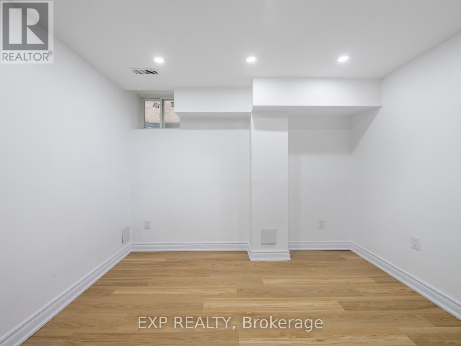 Photo 31 of 7 Royal Springs Crescent, Brampton ON