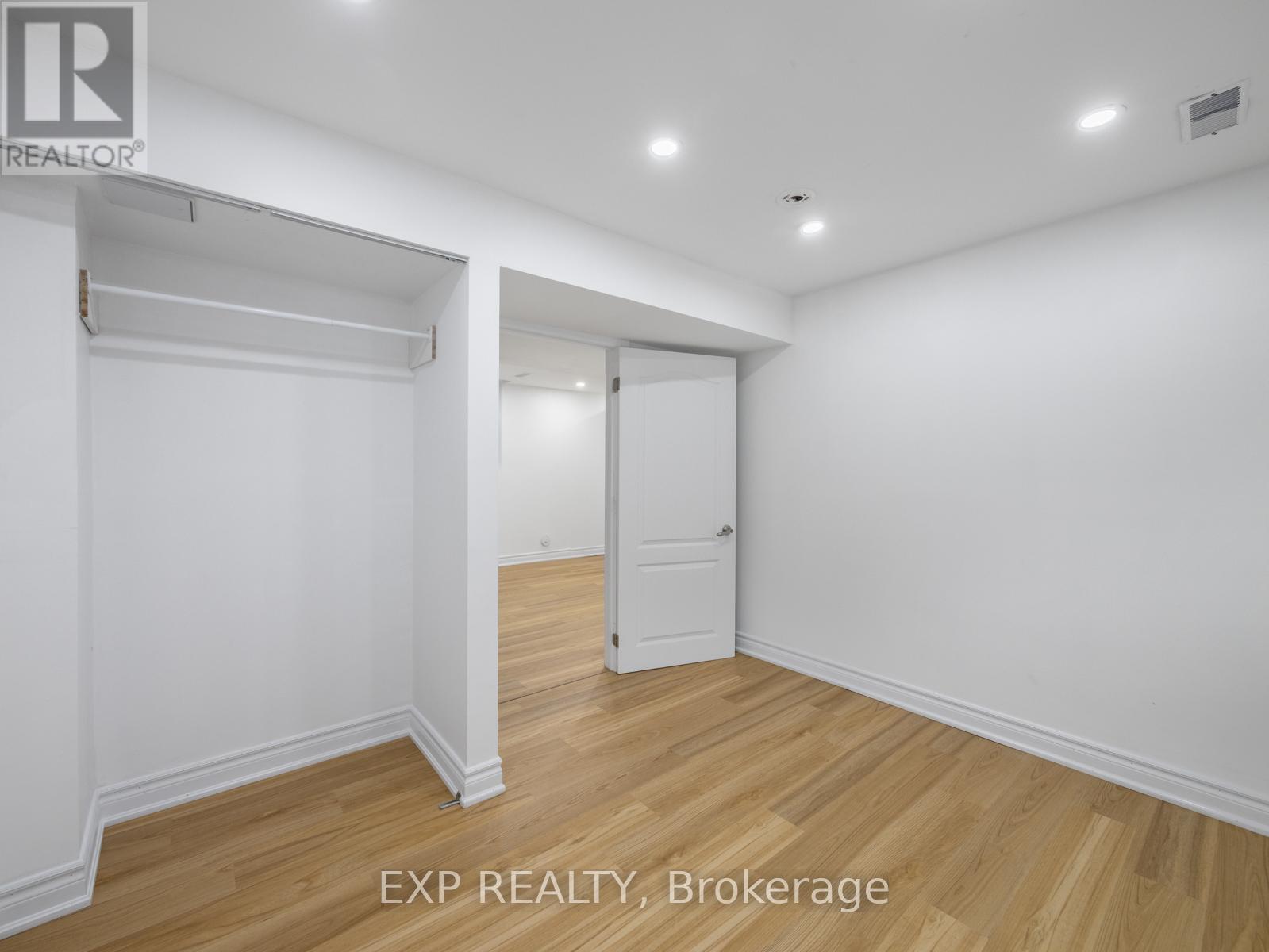 Photo 32 of 7 Royal Springs Crescent, Brampton ON