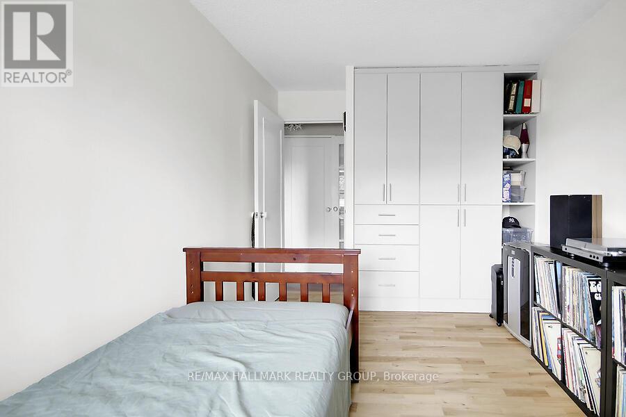 Photo 3 of 705 1081 Ambleside Drive, Ottawa ON
