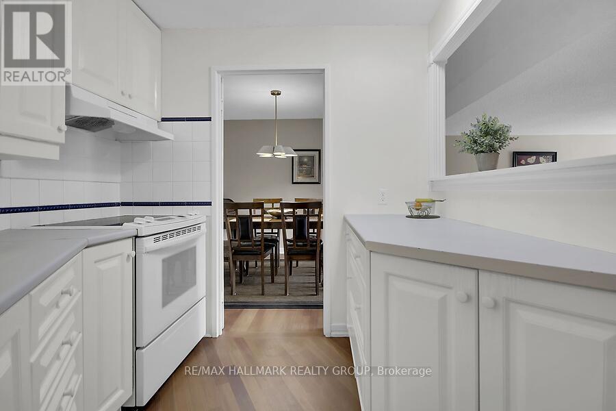 Photo 13 of 705 1081 Ambleside Drive, Ottawa ON