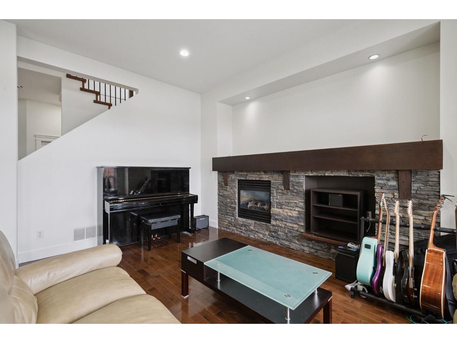 Photo 4 of 15015 62 Avenue, Surrey BC