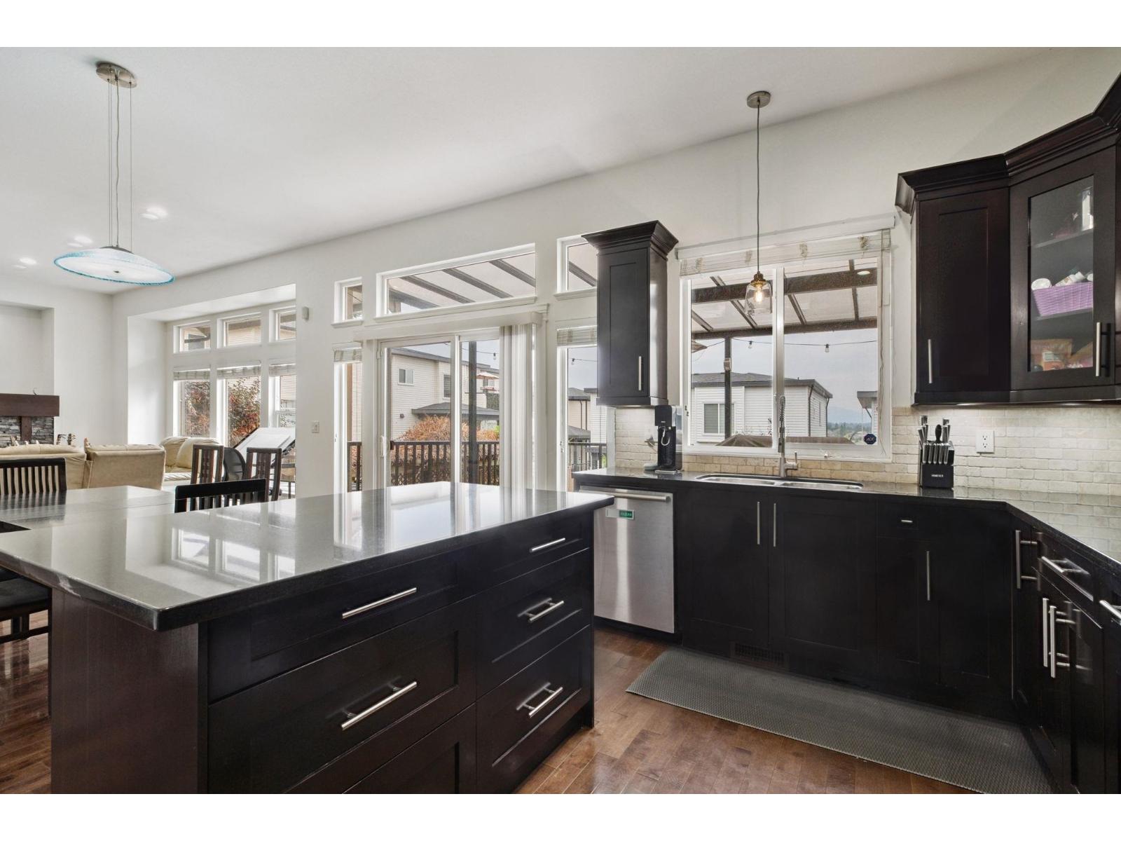 Photo 8 of 15015 62 Avenue, Surrey BC