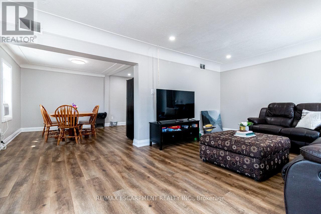 Single Family House for Sale in  LAWRENCE ROAD Hamilton (Rosedale) 