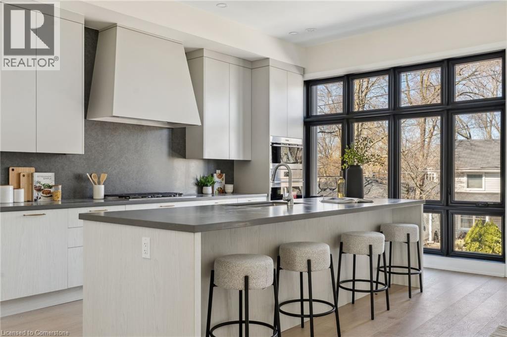 Photo 4 of 2282 Sovereign Street, Oakville ON