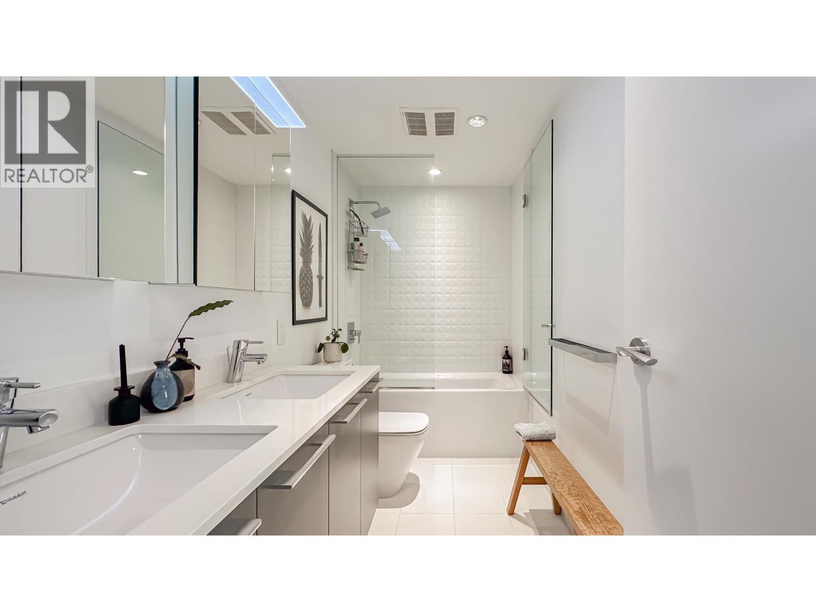 Photo 14 of 609 4638 Gladstone Street, Vancouver BC