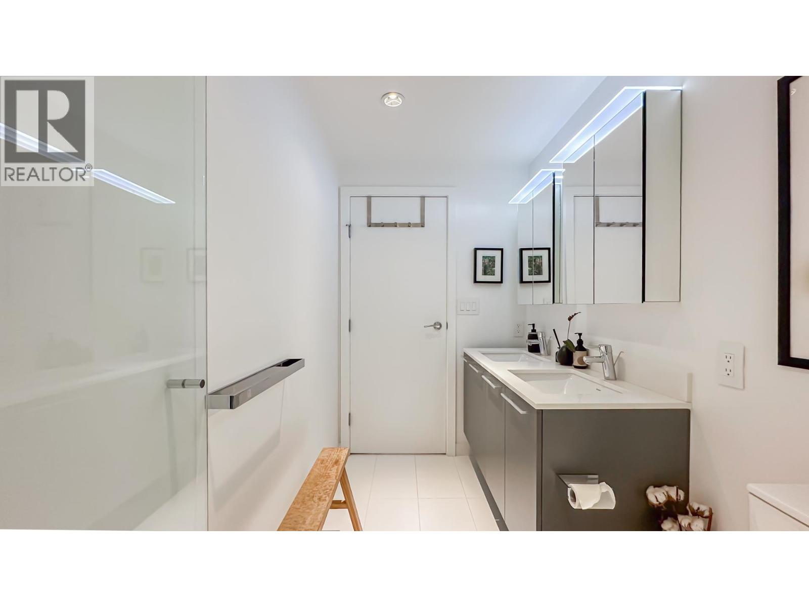 Photo 15 of 609 4638 Gladstone Street, Vancouver BC