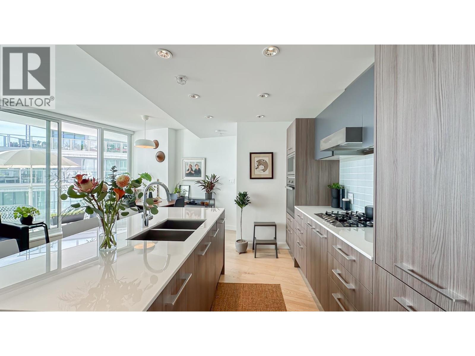Photo 8 of 609 4638 Gladstone Street, Vancouver BC