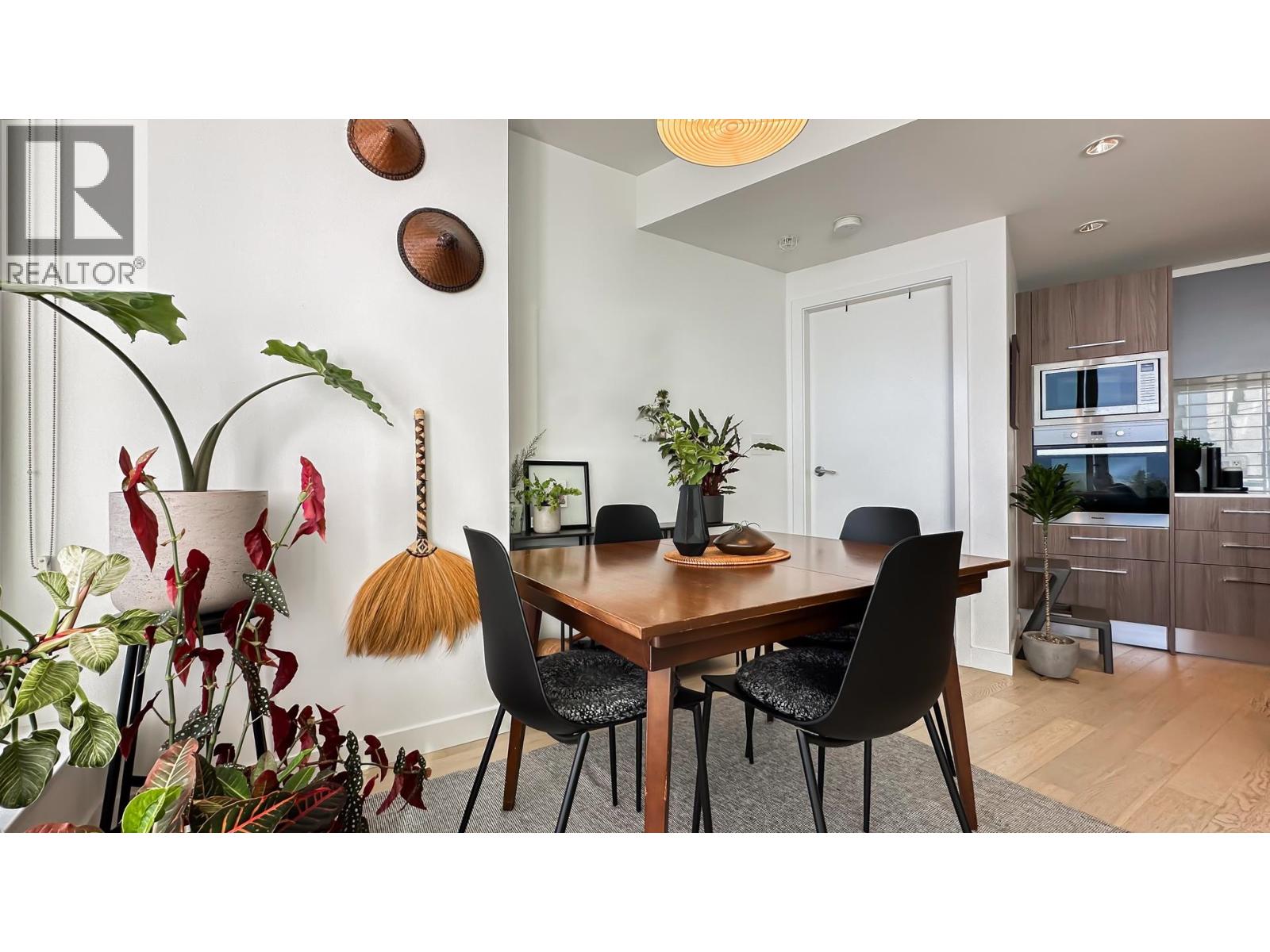 Photo 9 of 609 4638 Gladstone Street, Vancouver BC