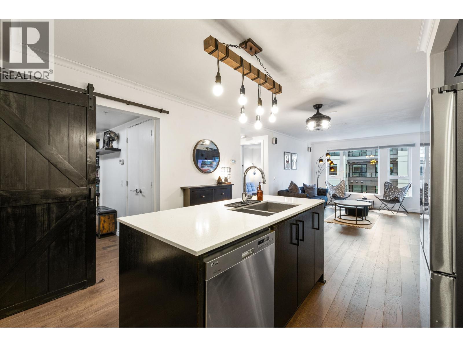 Photo 3 of 318 221 E 3rd Street, North Vancouver BC