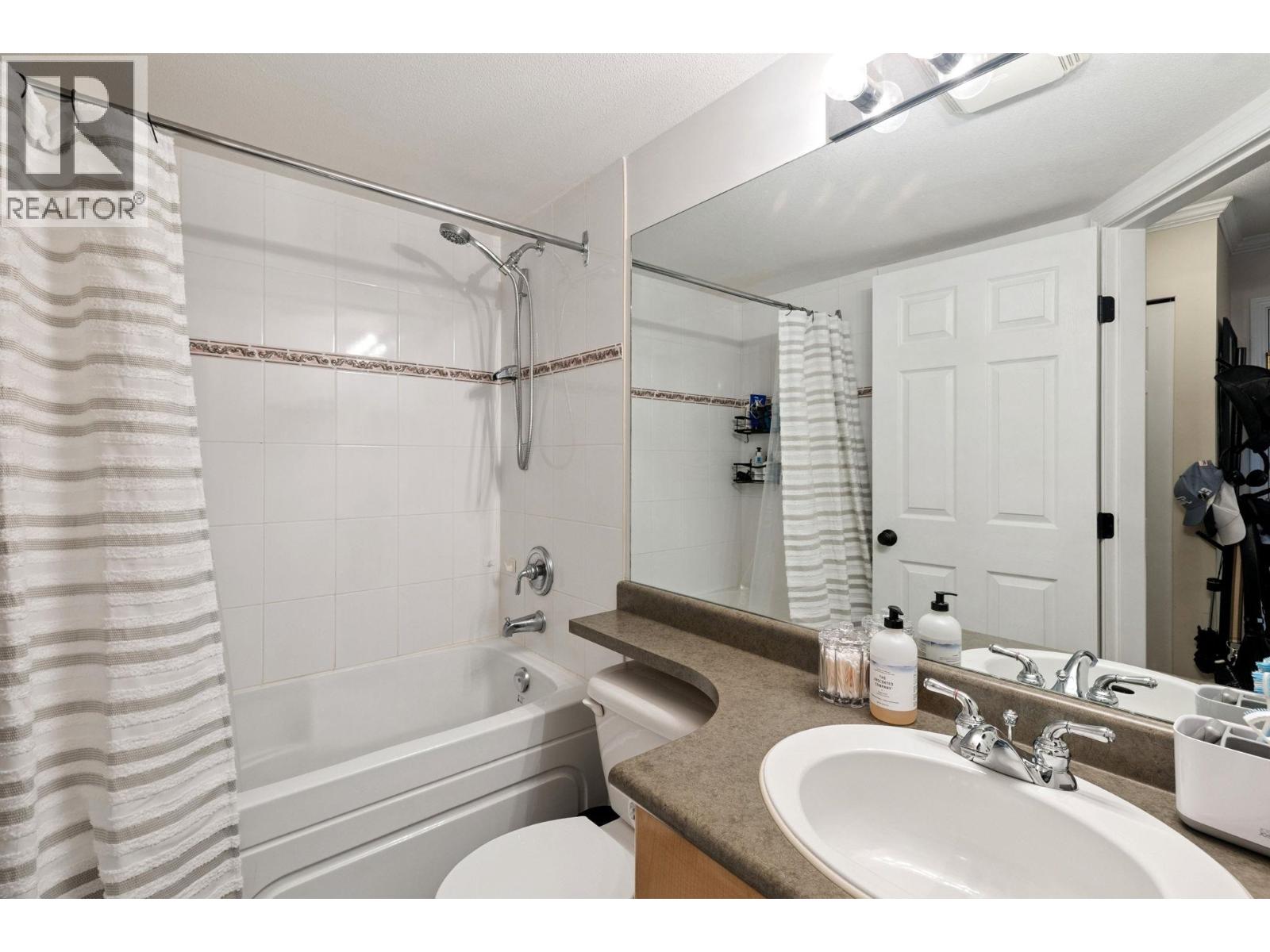 Photo 12 of 302 1503 W 66 Avenue, Vancouver BC