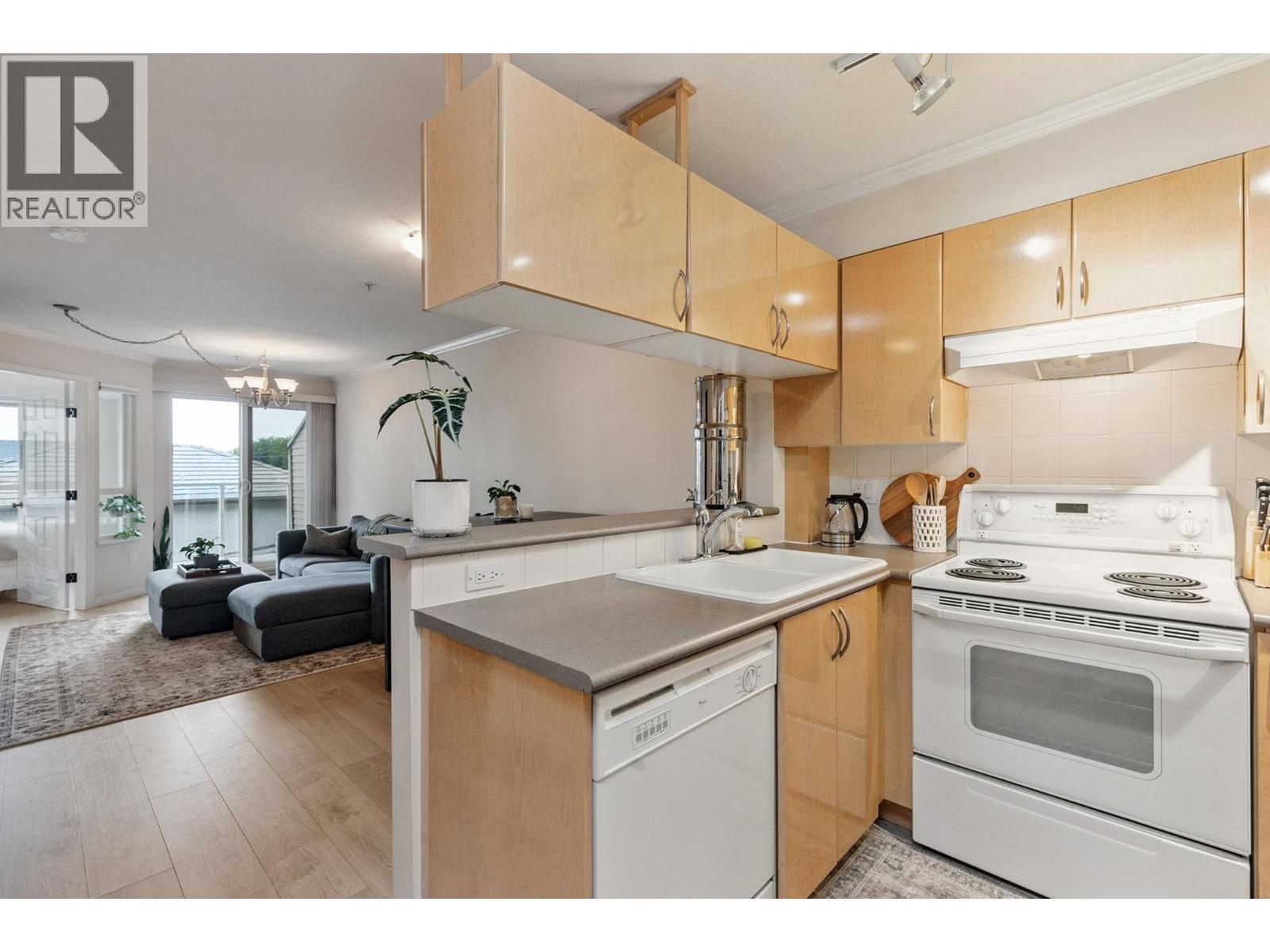 Photo 7 of 302 1503 W 66 Avenue, Vancouver BC