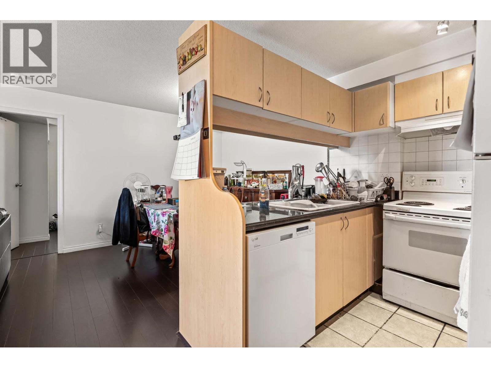 Photo 12 of 501 6611 Cooney Road, Richmond BC
