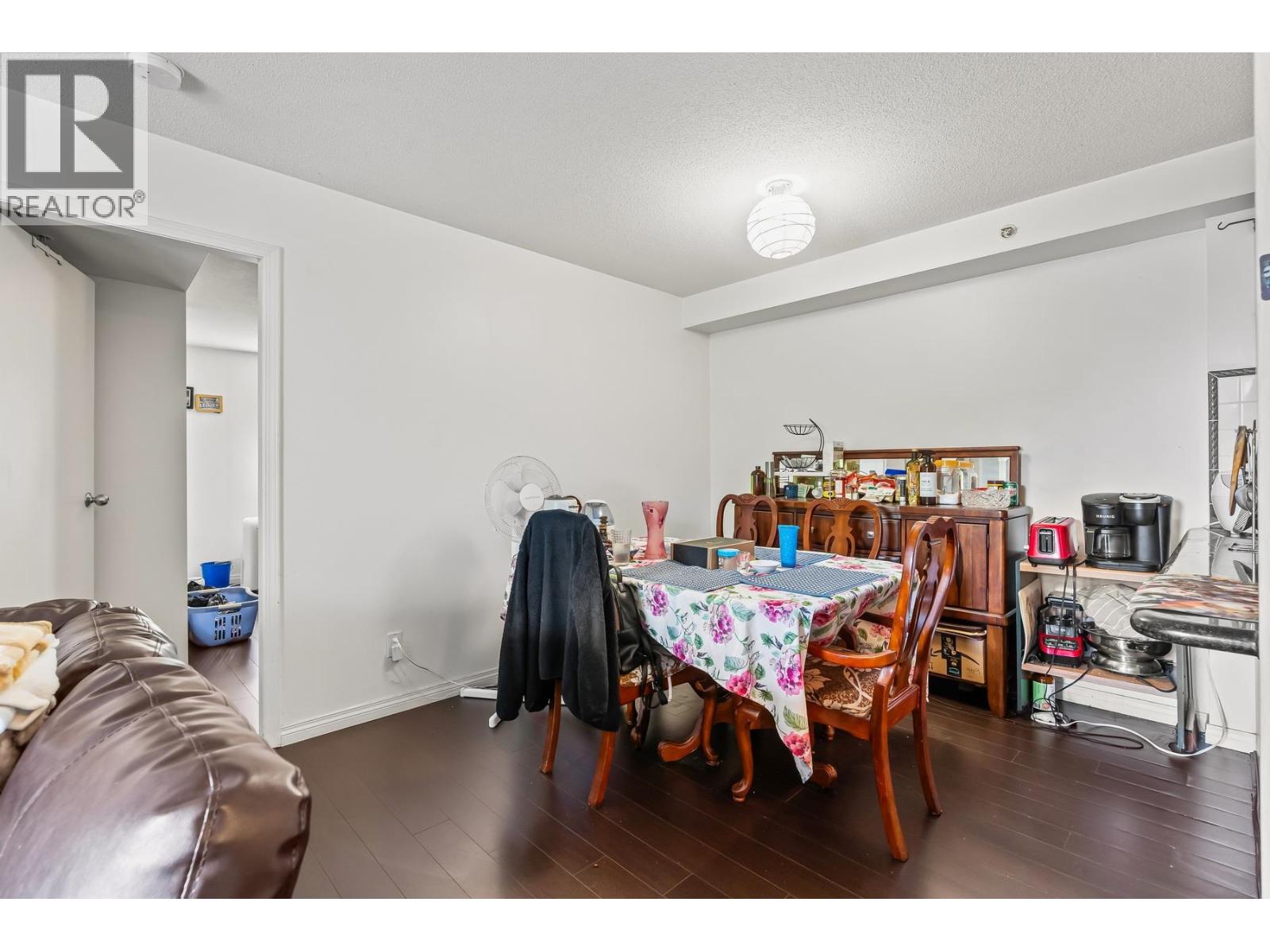 Photo 4 of 501 6611 Cooney Road, Richmond BC