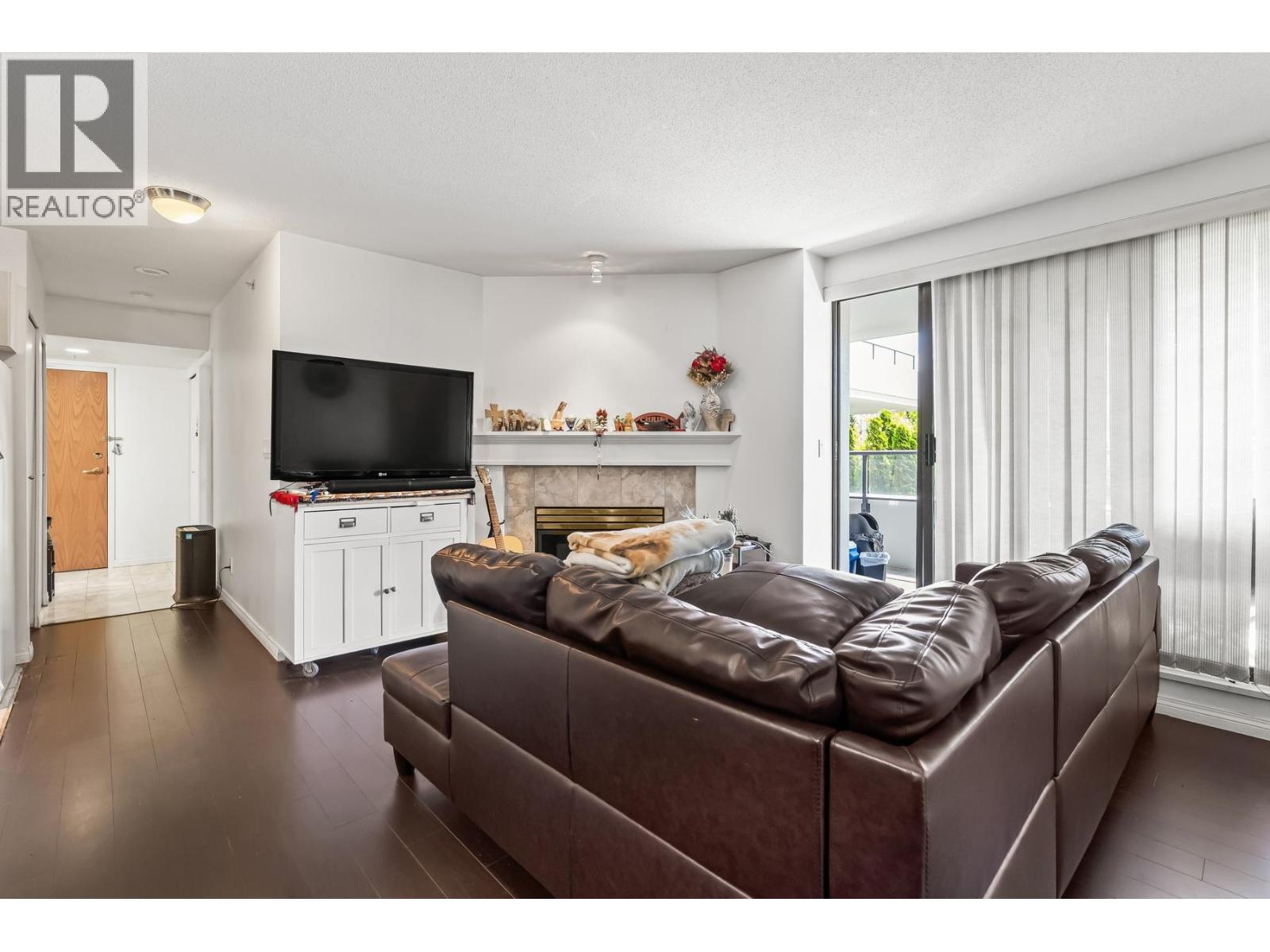 Photo 6 of 501 6611 Cooney Road, Richmond BC