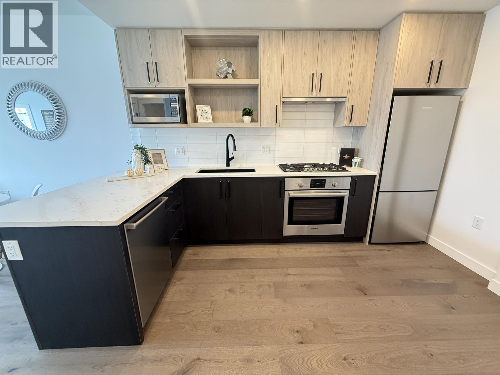 Photo 12 of 302 6859 Cambie Street, Vancouver BC