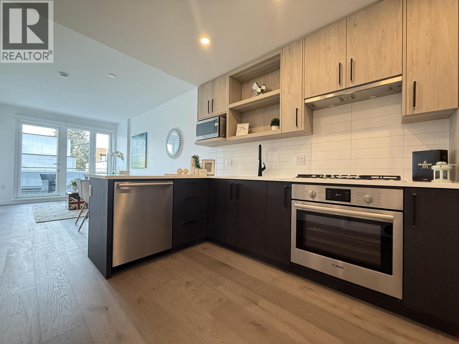 Photo 8 of 302 6859 Cambie Street, Vancouver BC