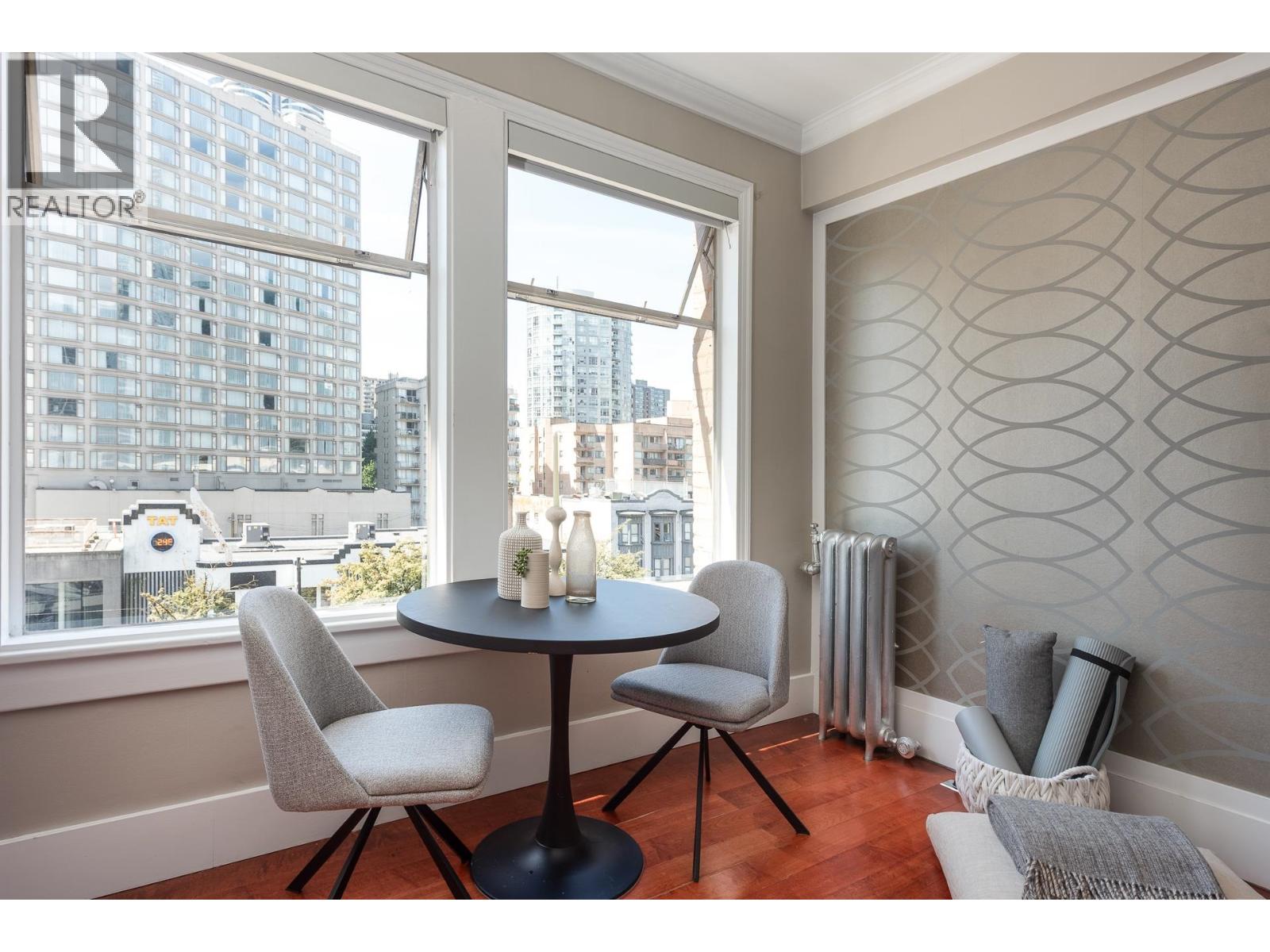 55 777 BURRARD STREET, Vancouver
