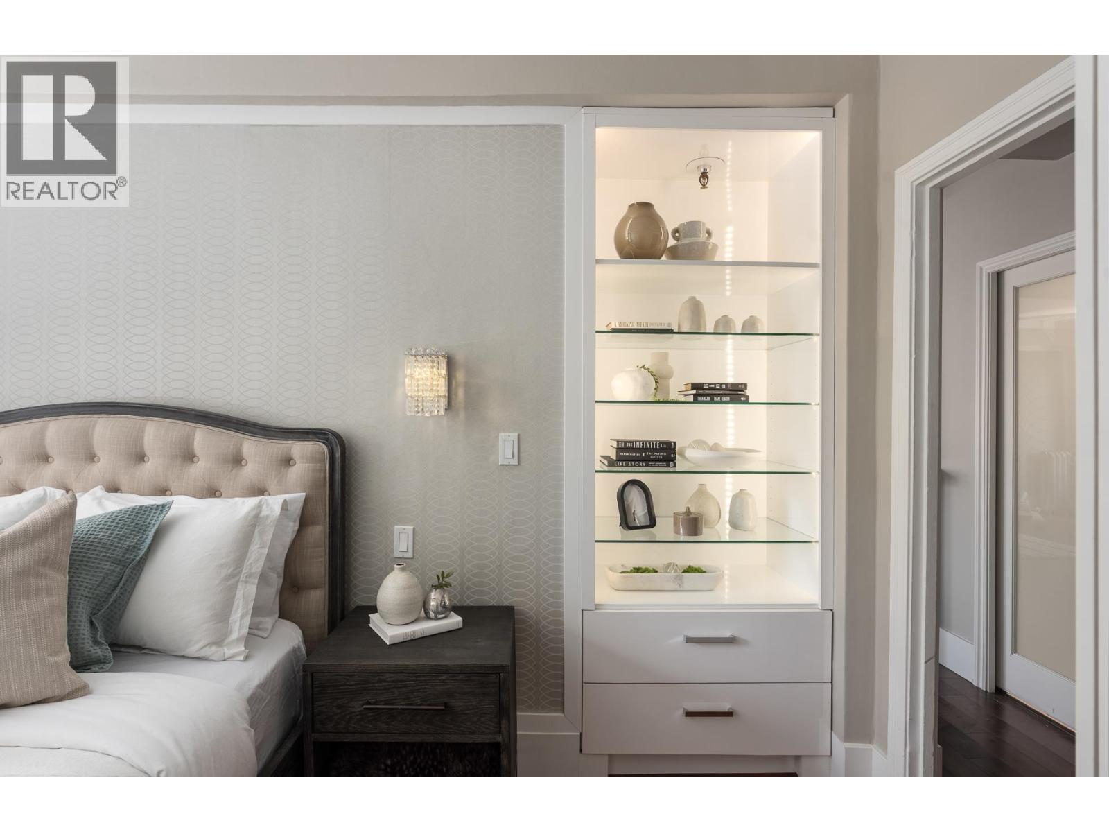 55 777 BURRARD STREET, Vancouver