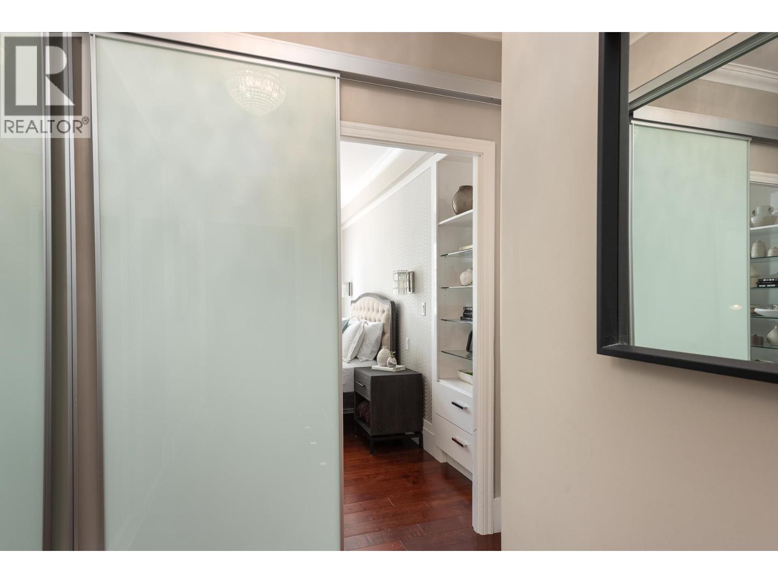 55 777 BURRARD STREET, Vancouver