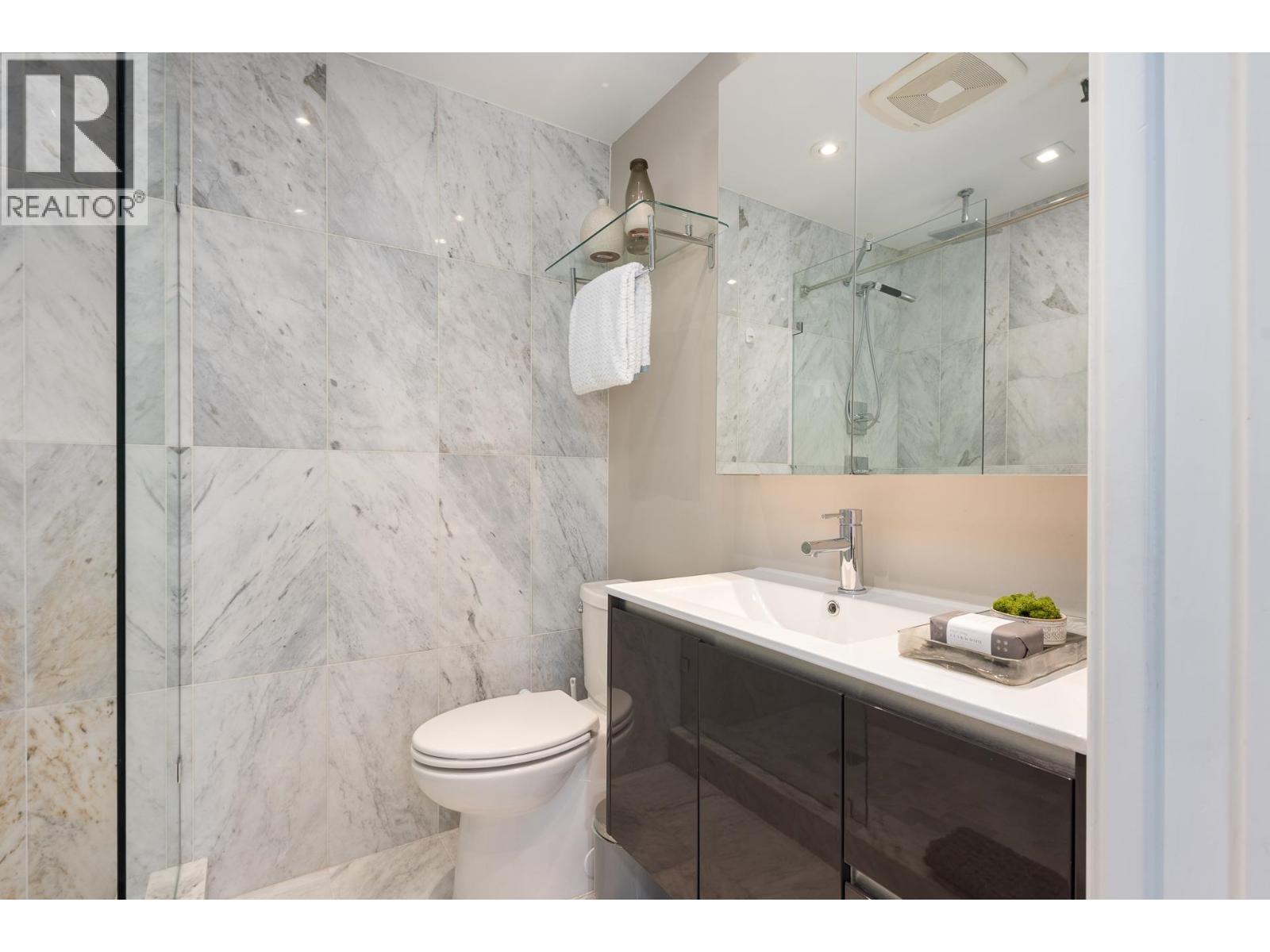 55 777 BURRARD STREET, Vancouver