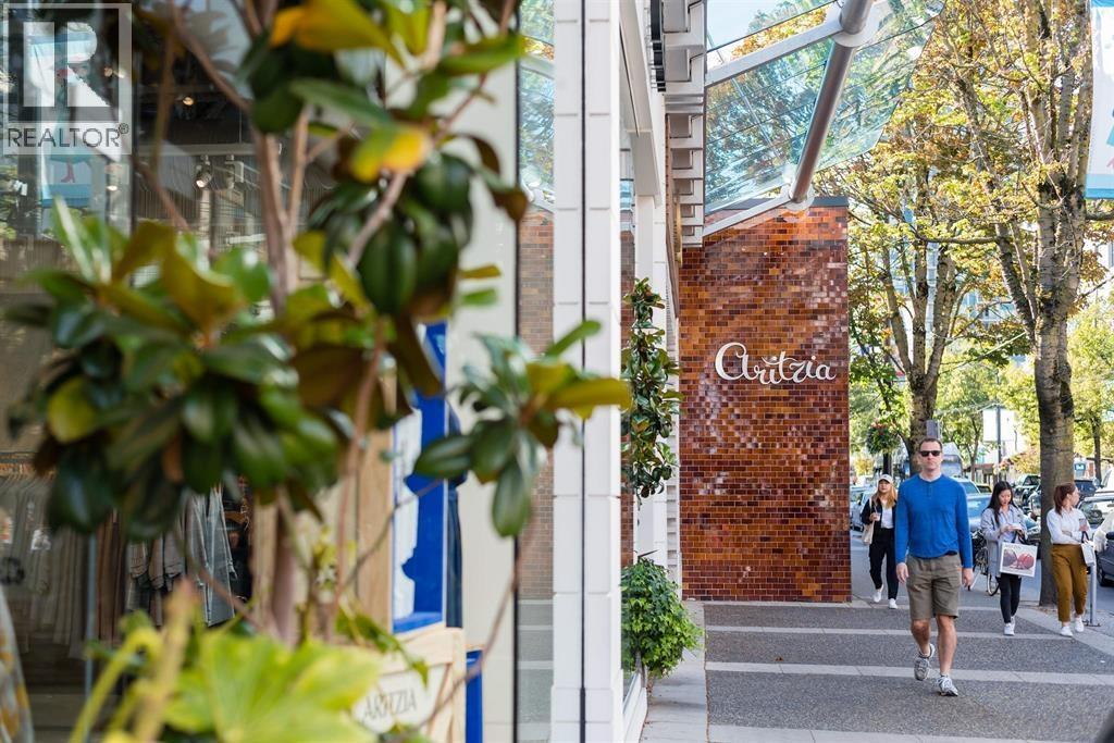 55 777 BURRARD STREET, Vancouver