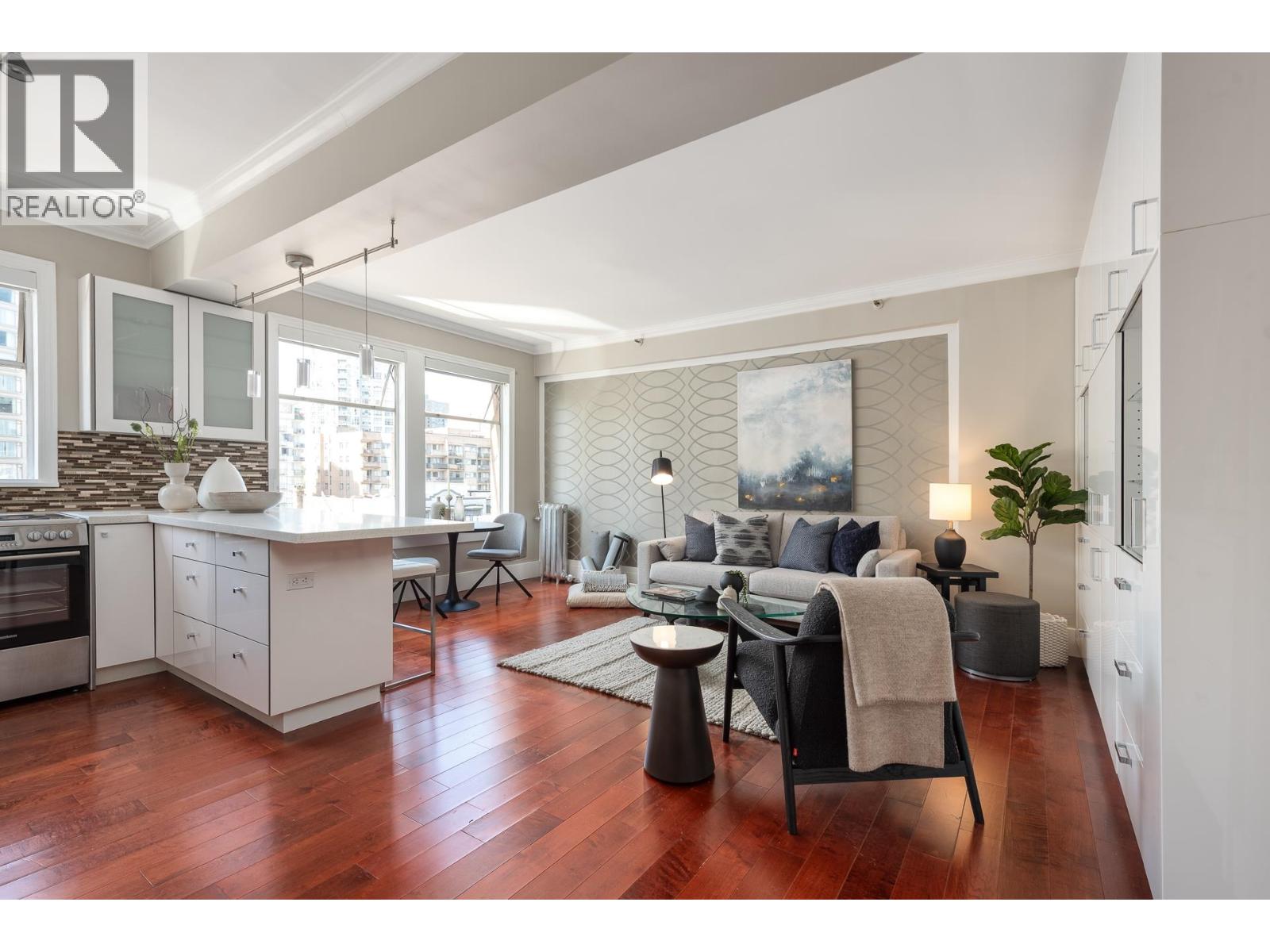 55 777 BURRARD STREET, Vancouver