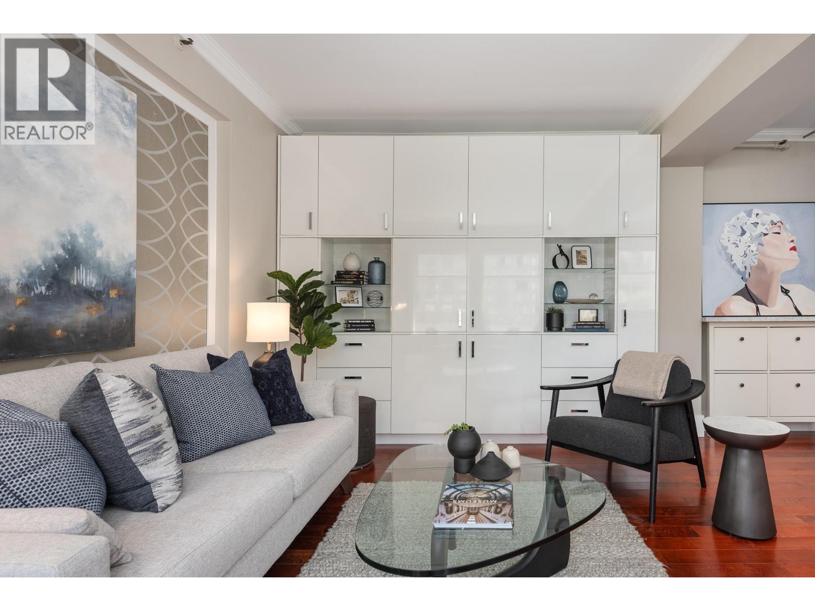 55 777 BURRARD STREET, Vancouver