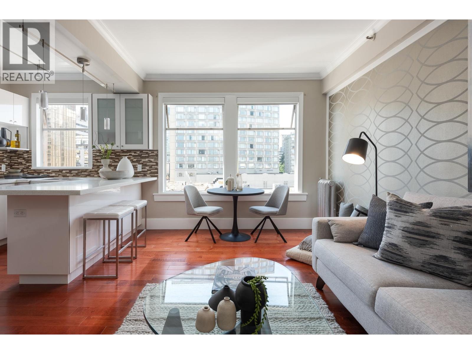 55 777 BURRARD STREET, Vancouver