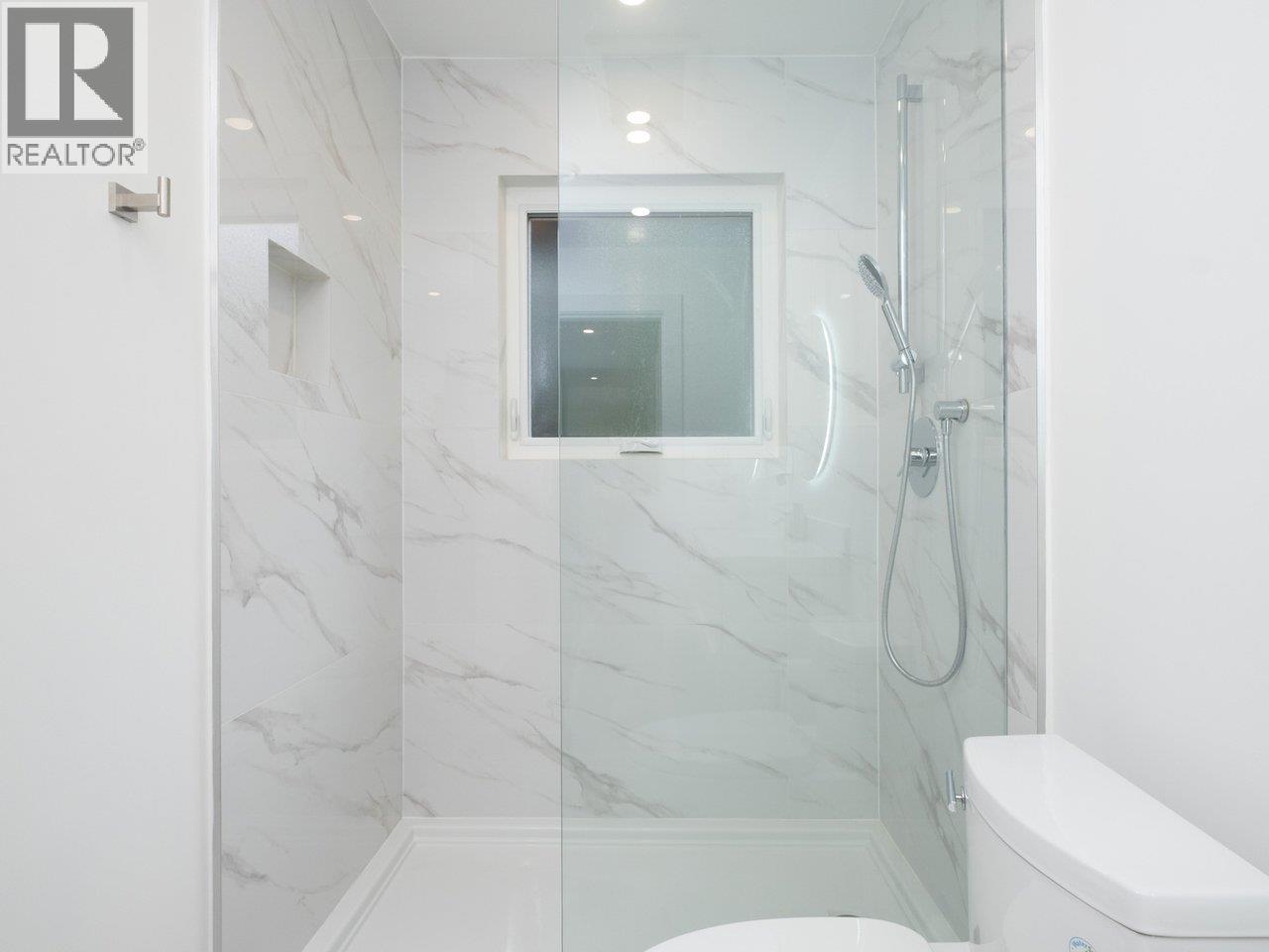 4283 CAPILANO ROAD, North Vancouver